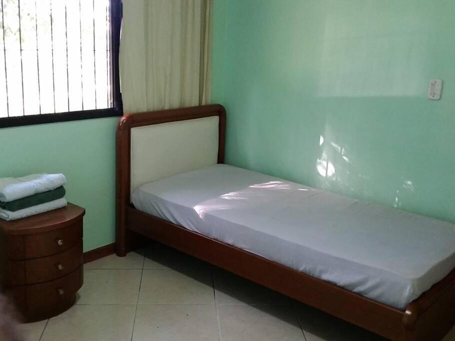 Guarapari, casa, lazer completo piscina, sauna etc