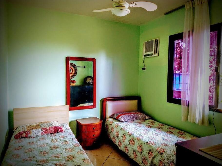 Guarapari, casa, lazer completo piscina, sauna etc