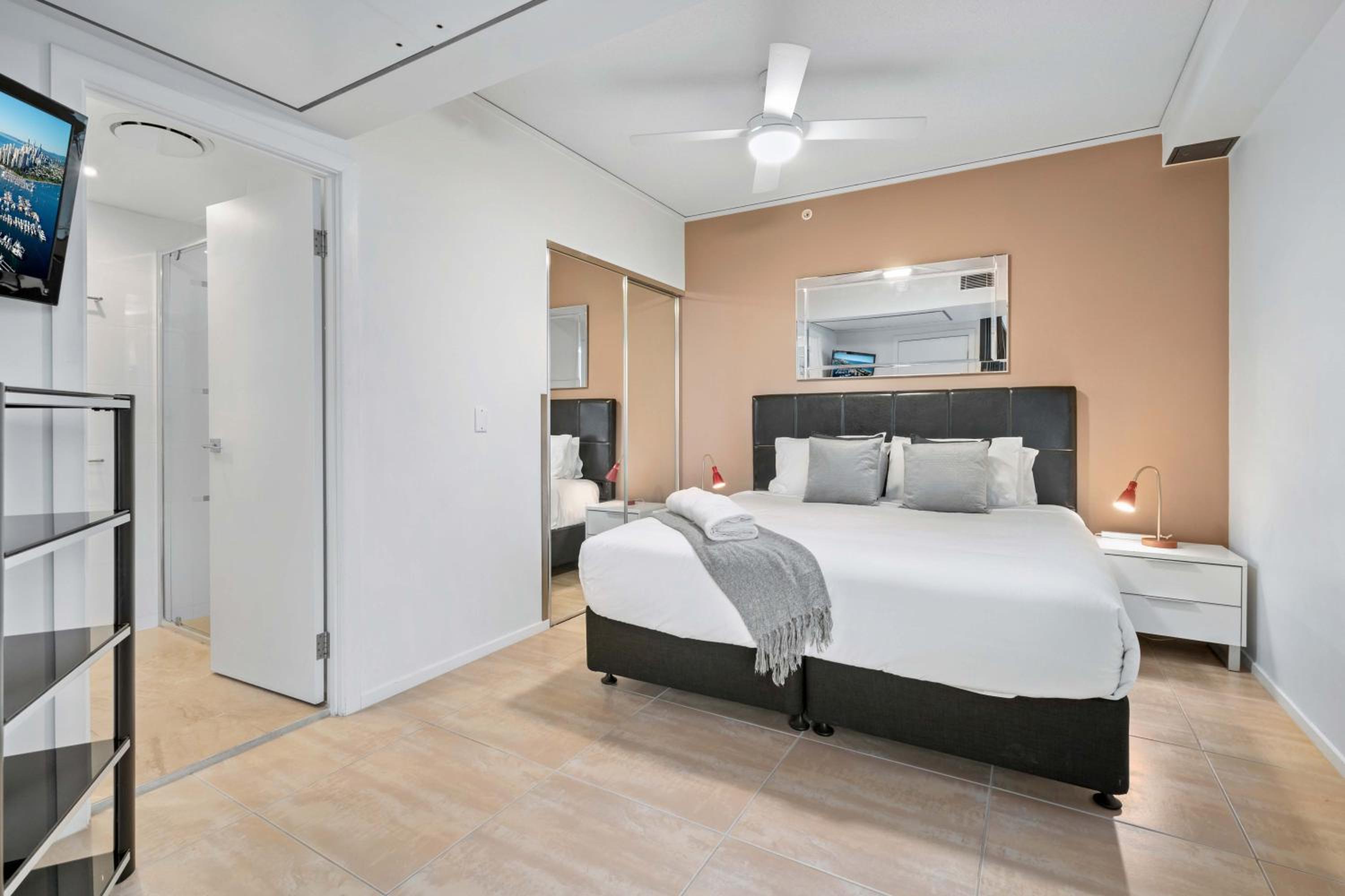 Central location in Broadbeach! - Sierra Grand Apartments - Self Contained & Privately Managed