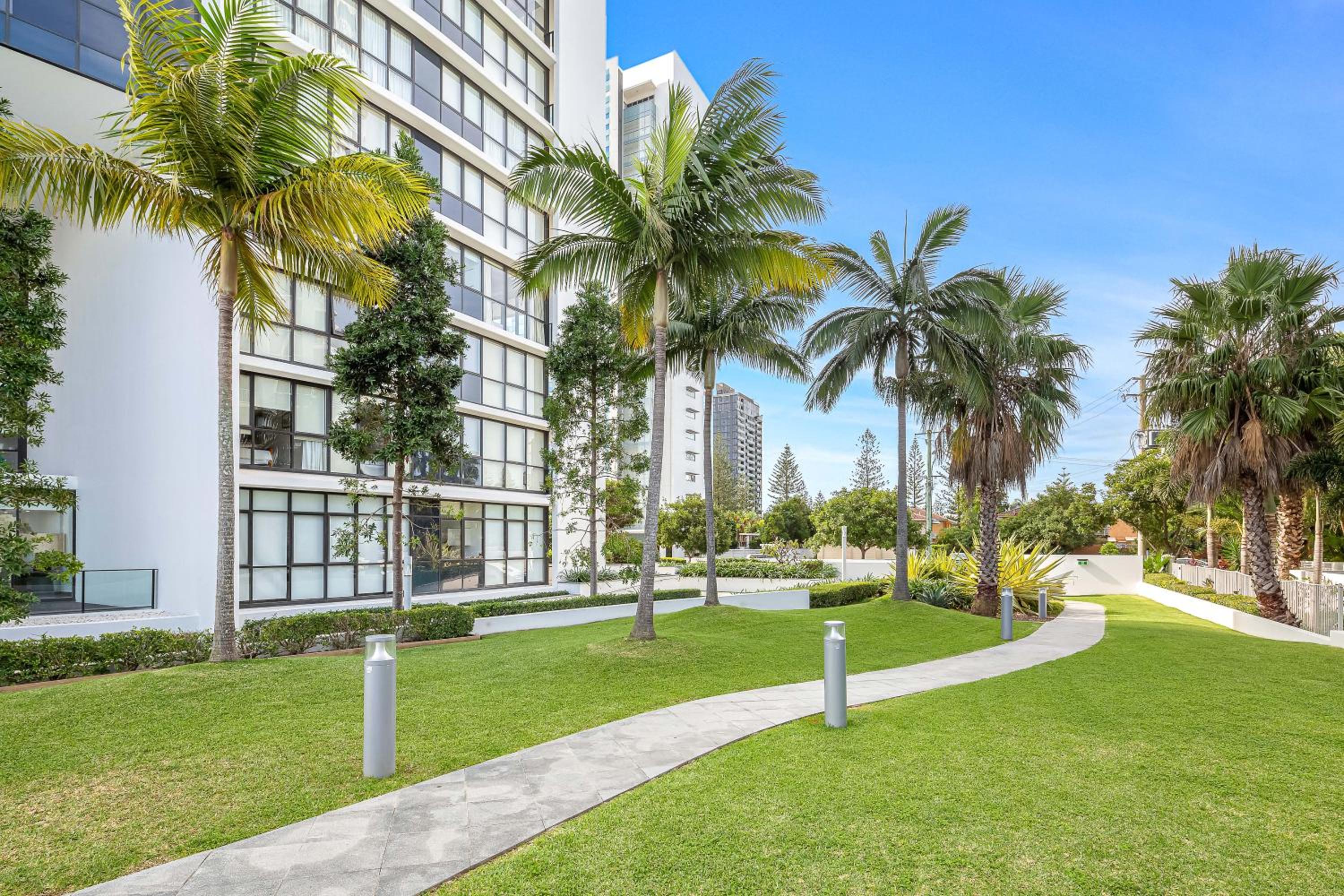 Central location in Broadbeach! - Sierra Grand Apartments - Self Contained & Privately Managed