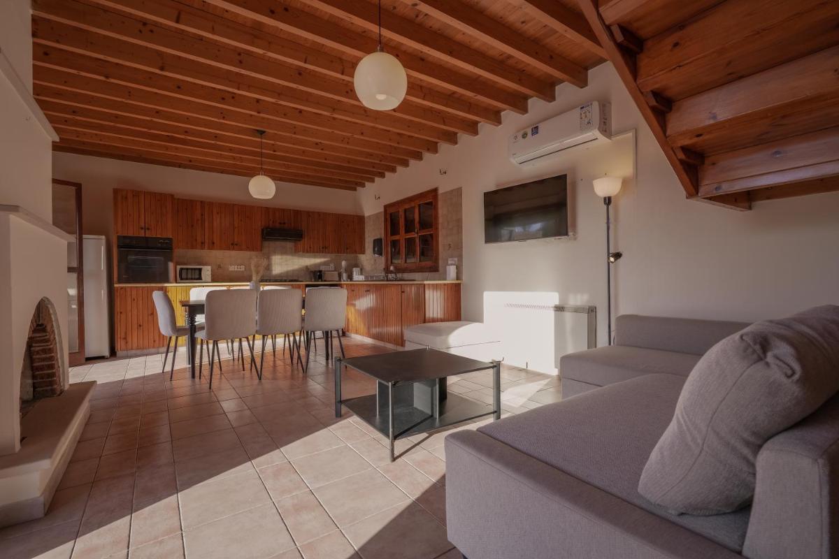 Phaedrus Living: Amarakos Villa