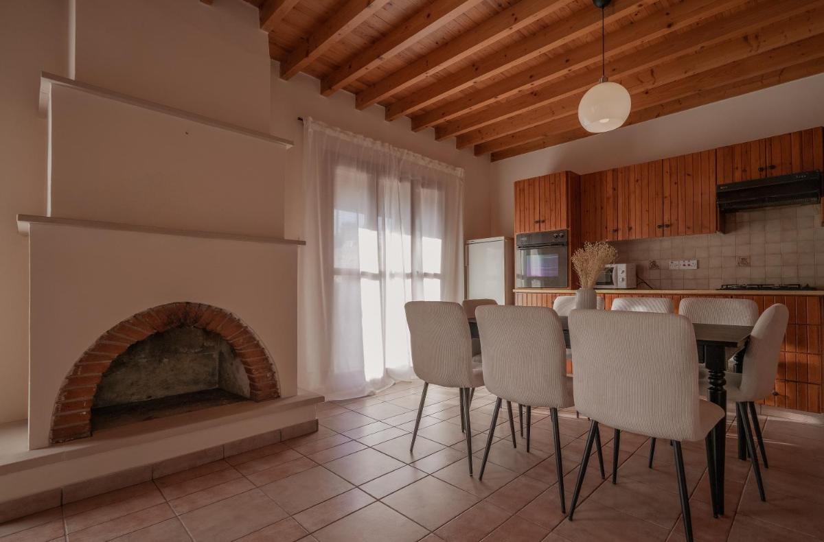 Phaedrus Living: Amarakos Villa