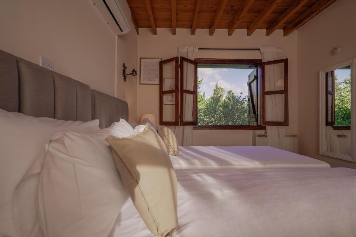 Phaedrus Living: Amarakos Villa
