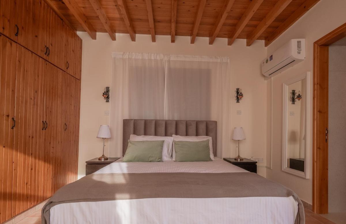 Phaedrus Living: Amarakos Villa