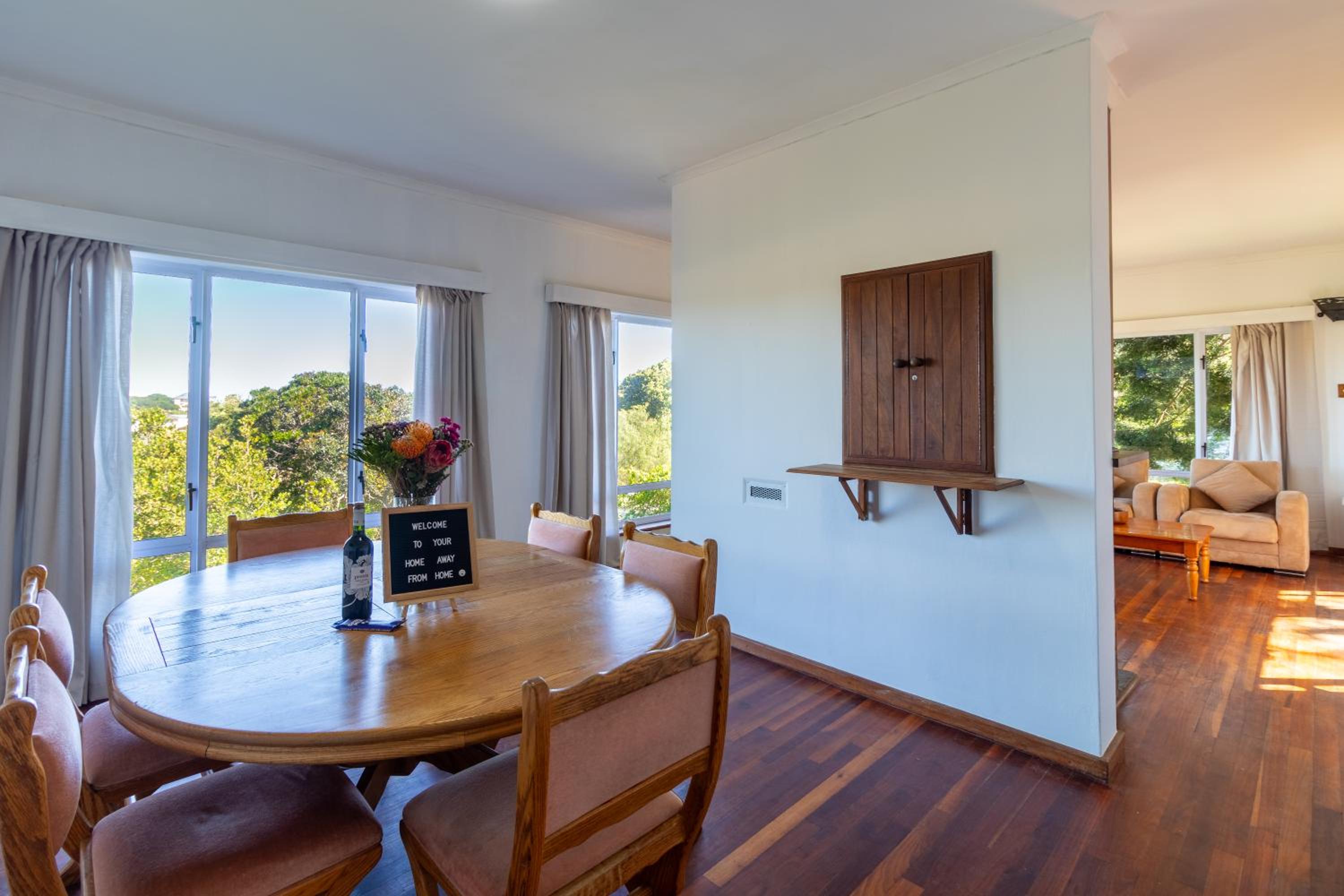 Wilderness Holiday Home - Riverside view 5
