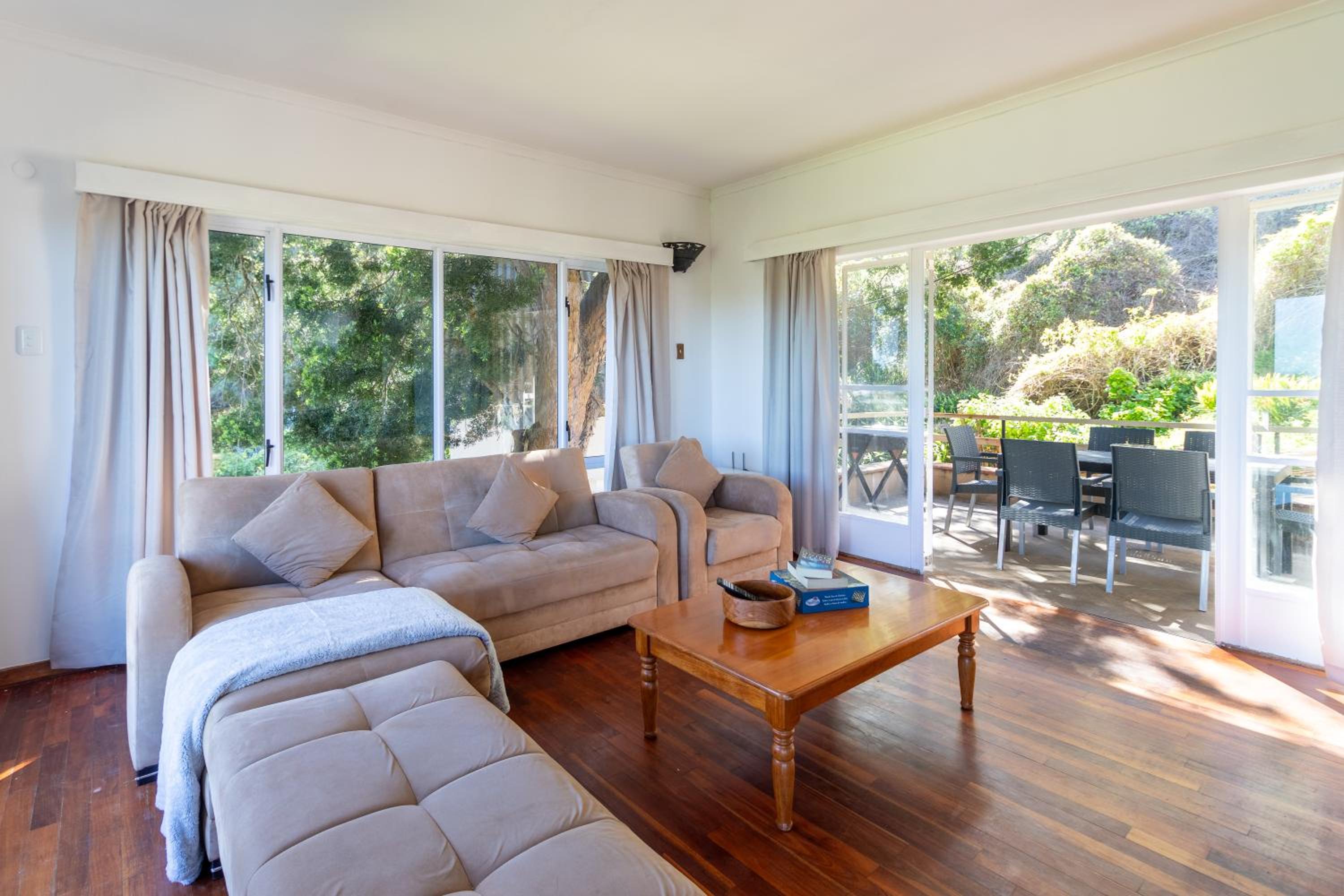 Wilderness Holiday Home - Riverside view 3