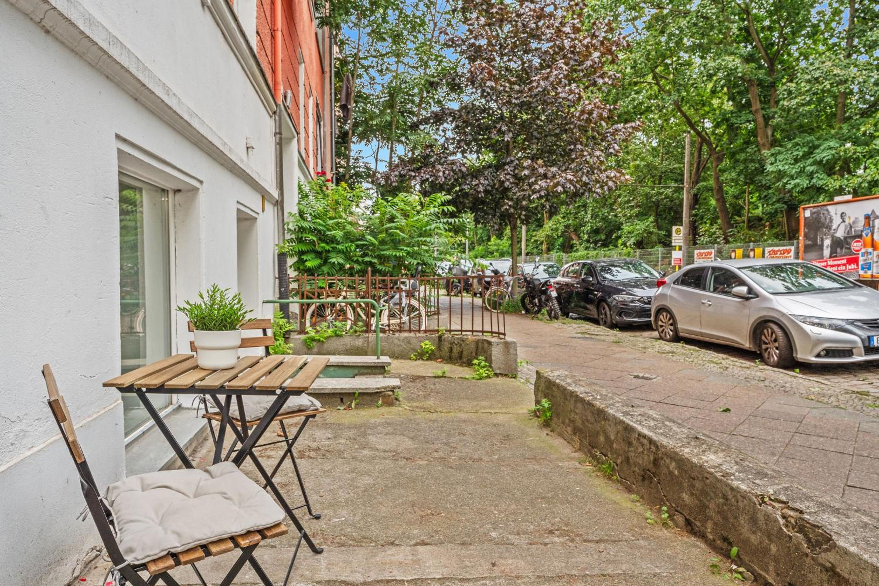 2 Zimmer Apartments, 4 Betten, vollmöbliert,zentrale Lage am S-Bahnhof