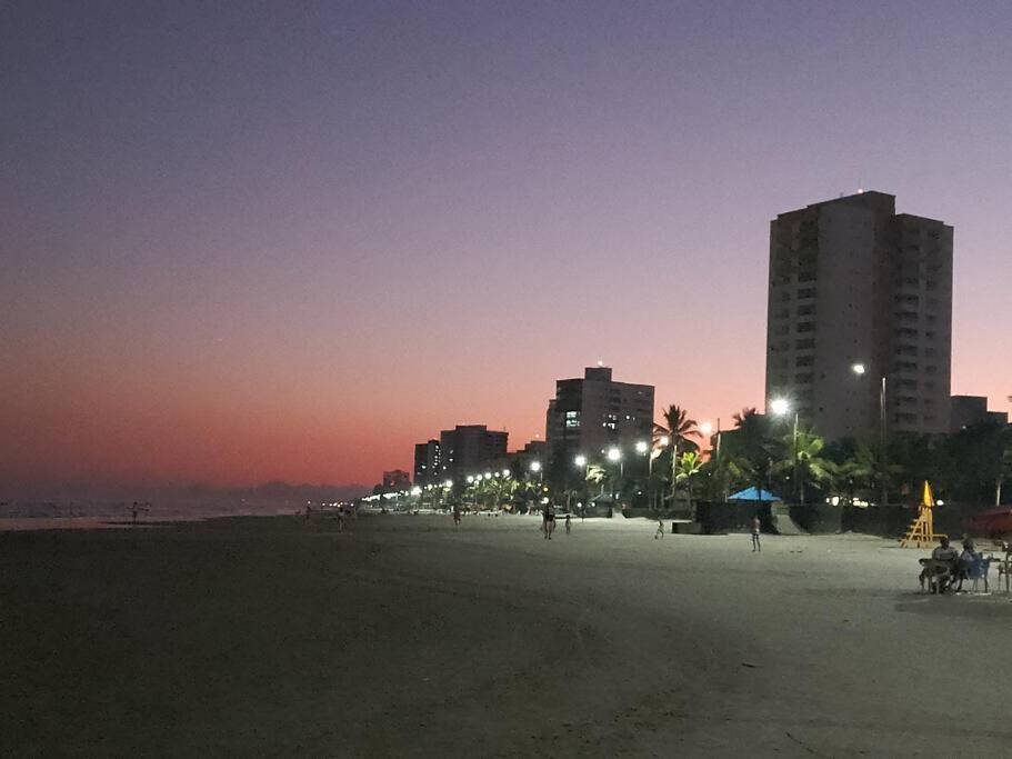 Kitnet Centro Mongaguá Beira Mar - com garagem