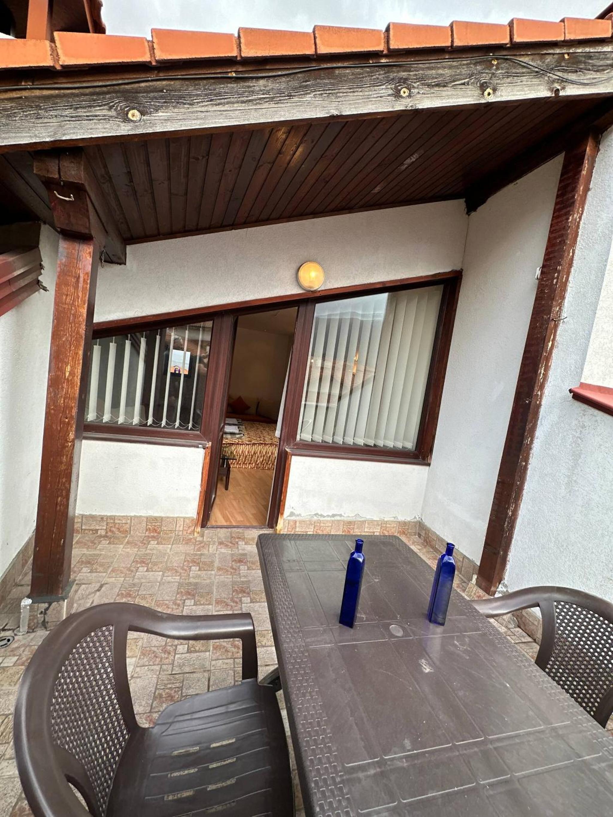 South Facing Bright Mountain View Penthouse - 2 balconies, 300mbps WIFI, washer