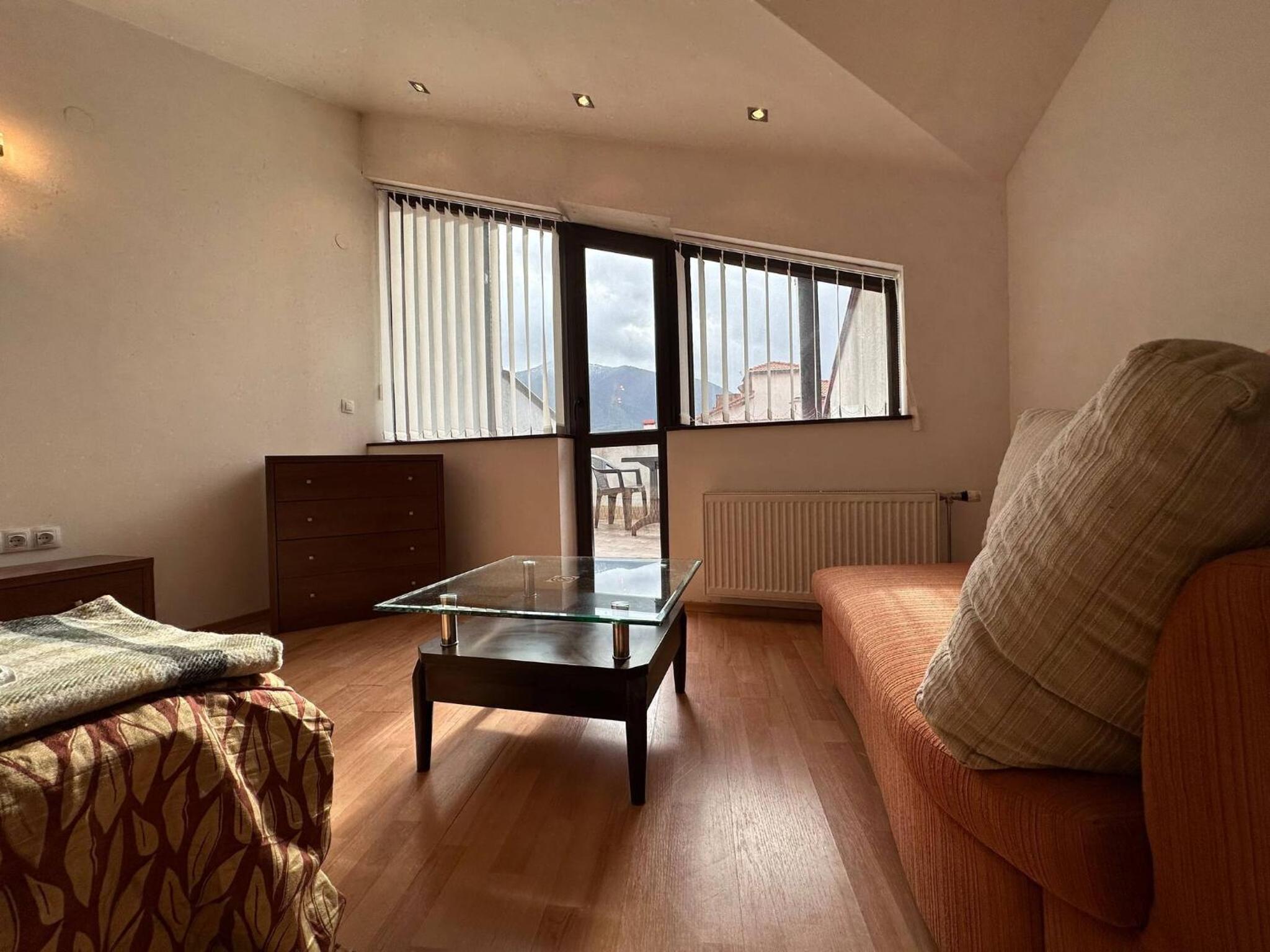 South Facing Bright Mountain View Penthouse - 2 balconies, 300mbps WIFI, washer