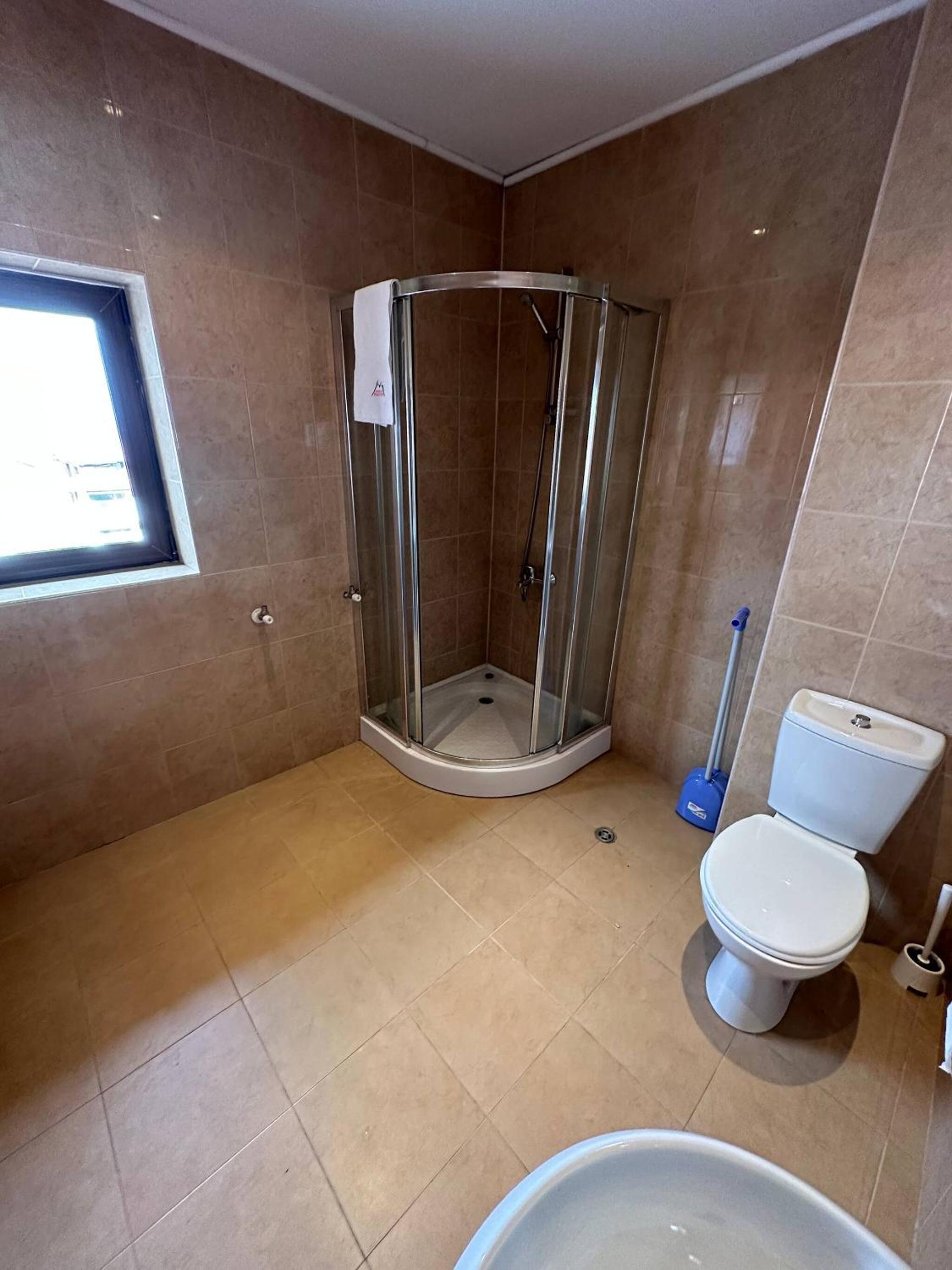 South Facing Bright Mountain View Penthouse - 2 balconies, 300mbps WIFI, washer