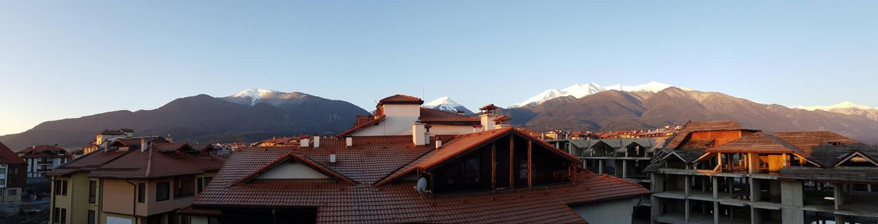 South Facing Bright Mountain View Penthouse - 2 balconies, 300mbps WIFI, washer