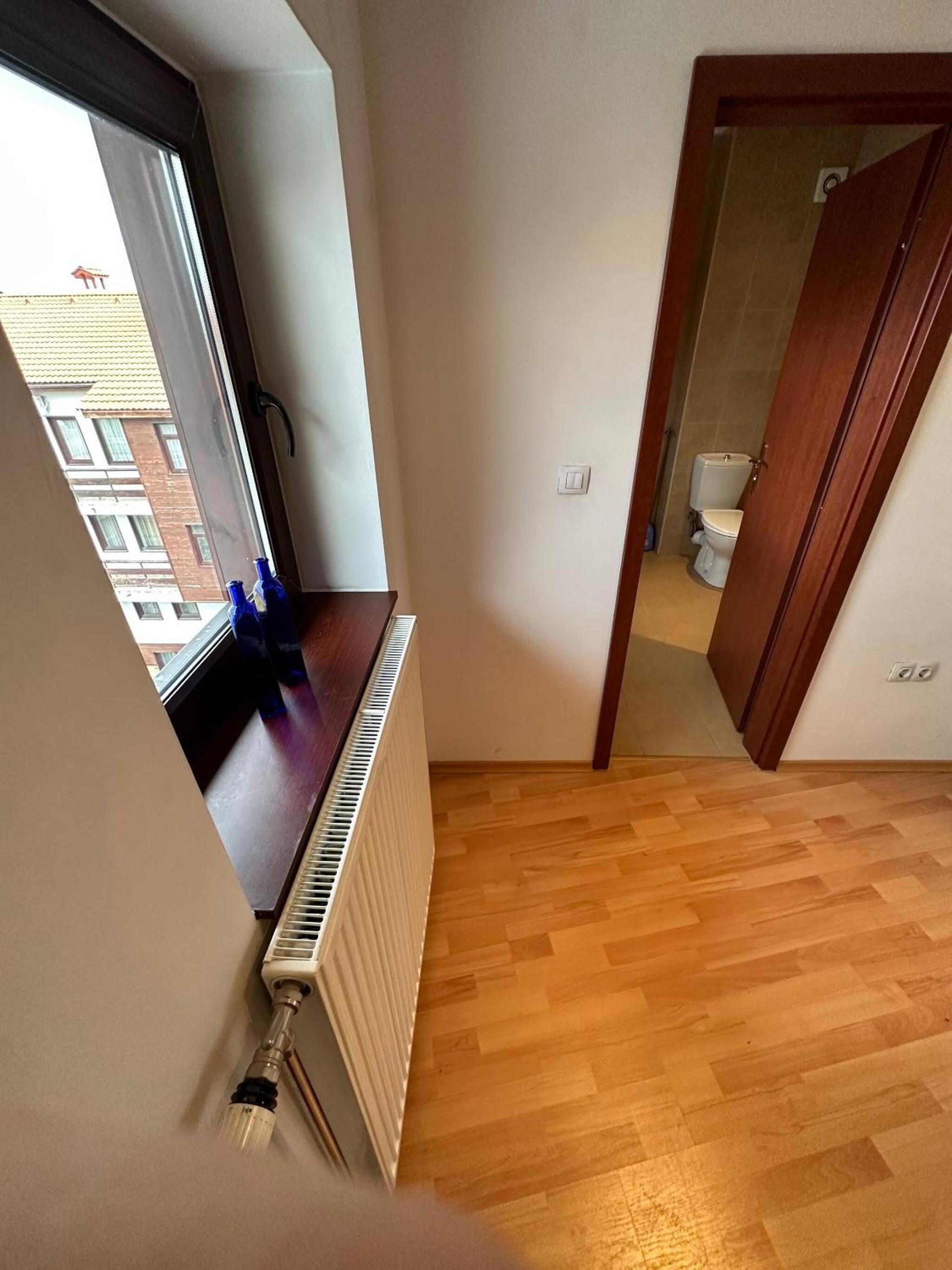 South Facing Bright Mountain View Penthouse - 2 balconies, 300mbps WIFI, washer