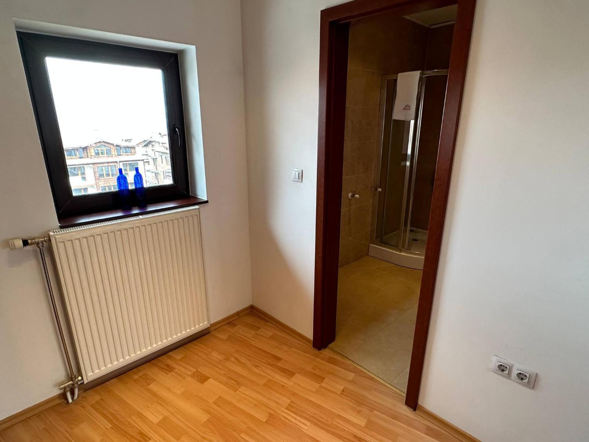 South Facing Bright Mountain View Penthouse - 2 balconies, 300mbps WIFI, washer