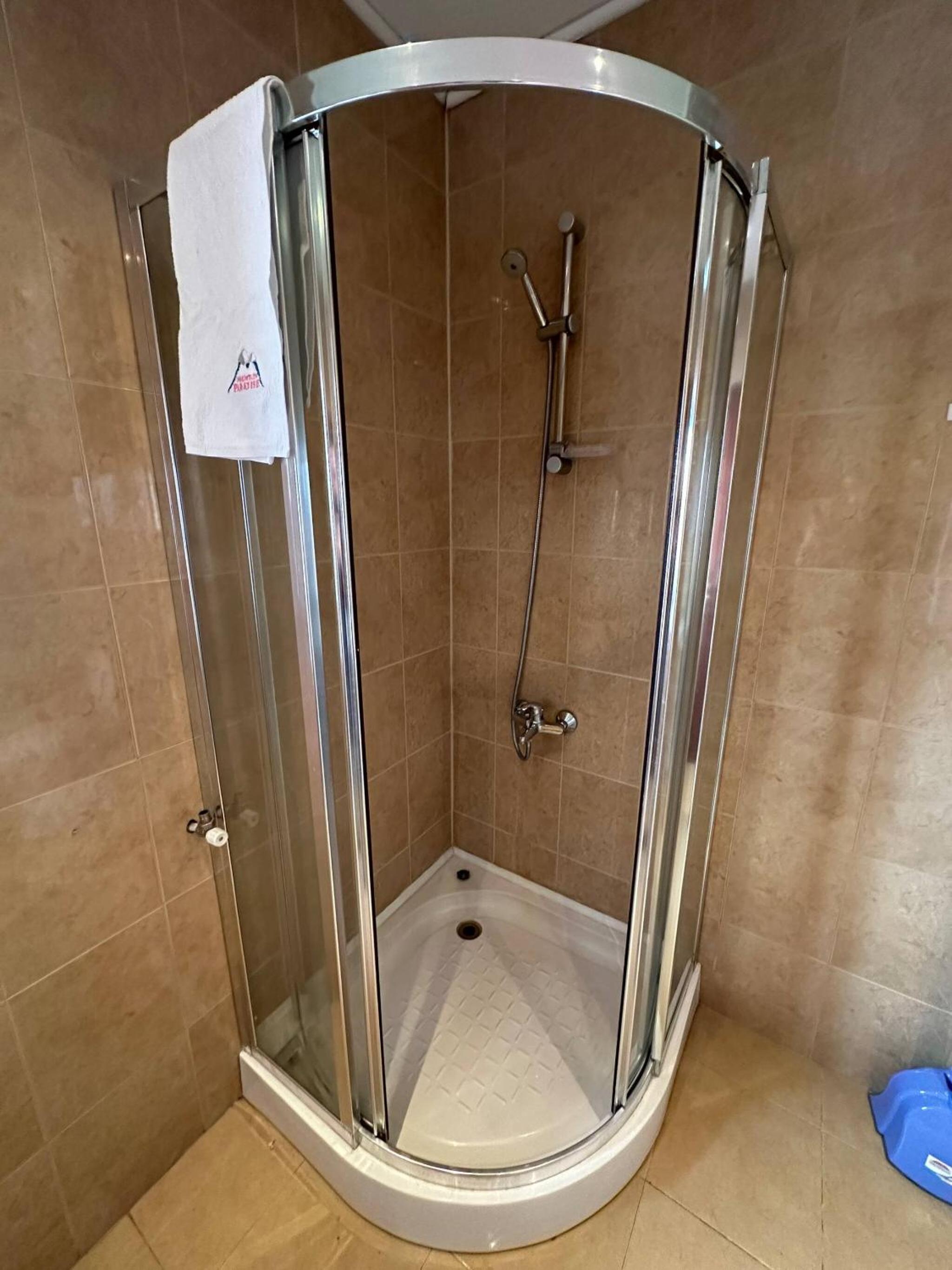 South Facing Bright Mountain View Penthouse - 2 balconies, 300mbps WIFI, washer