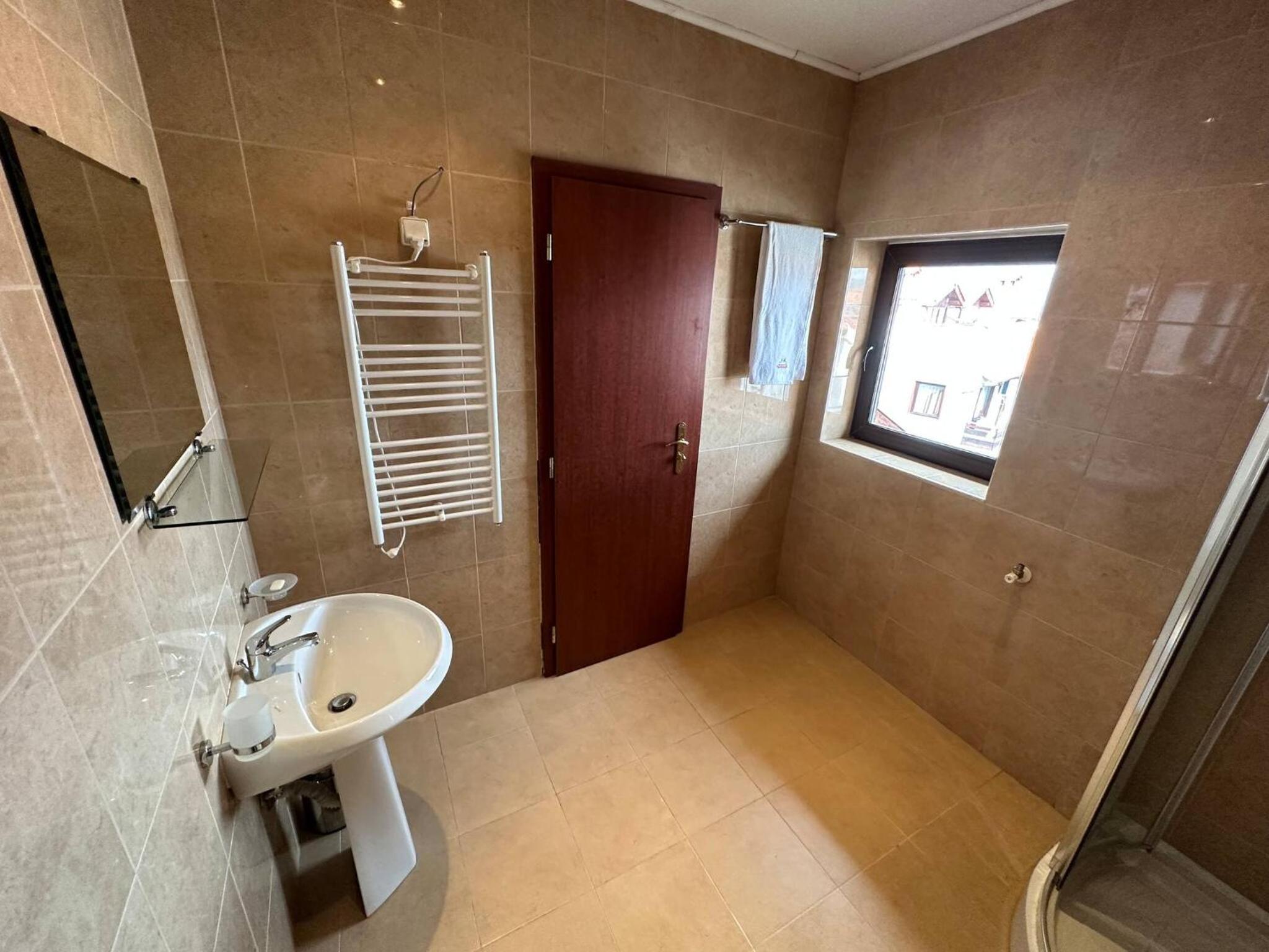 South Facing Bright Mountain View Penthouse - 2 balconies, 300mbps WIFI, washer