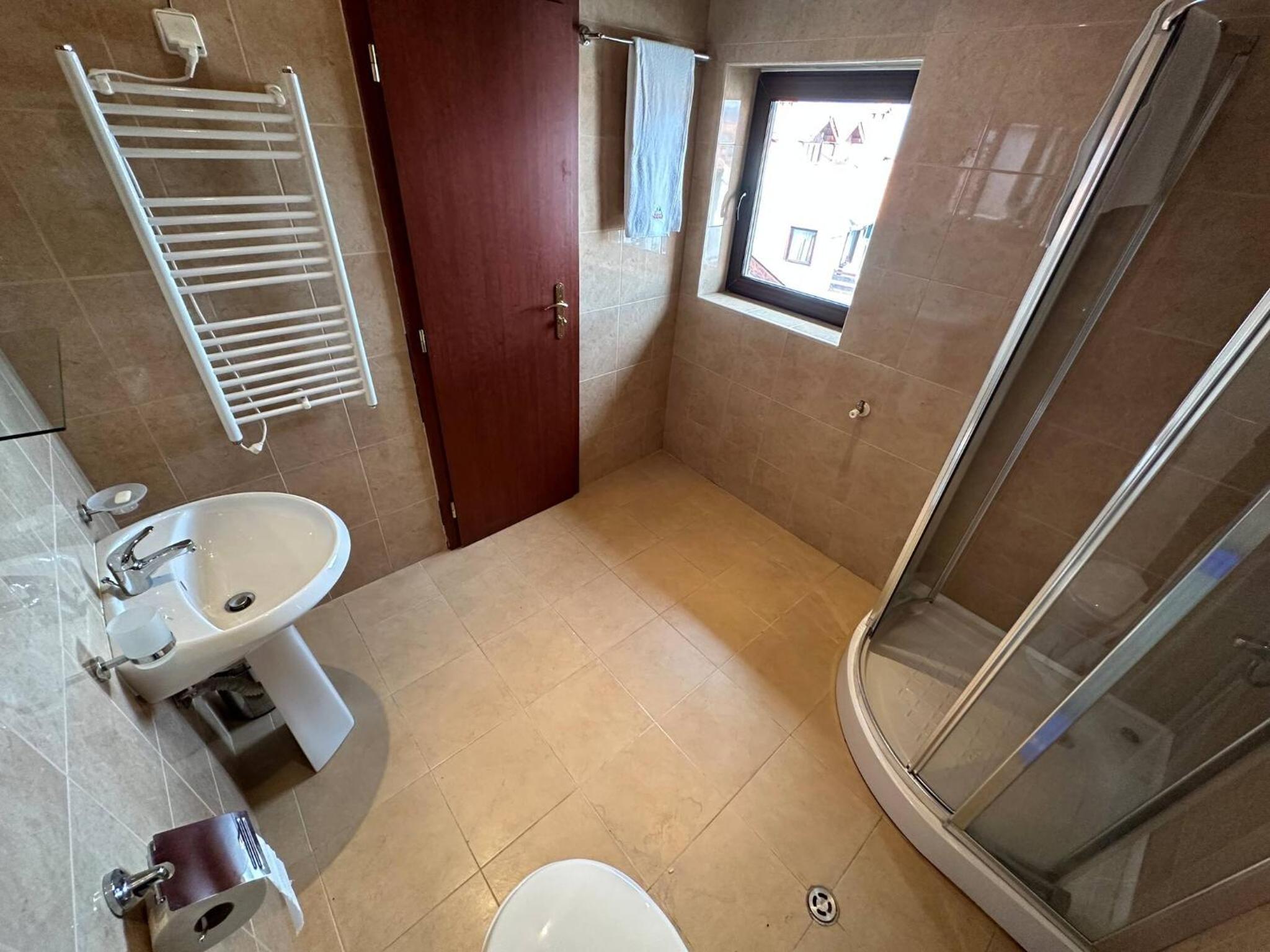 South Facing Bright Mountain View Penthouse - 2 balconies, 300mbps WIFI, washer