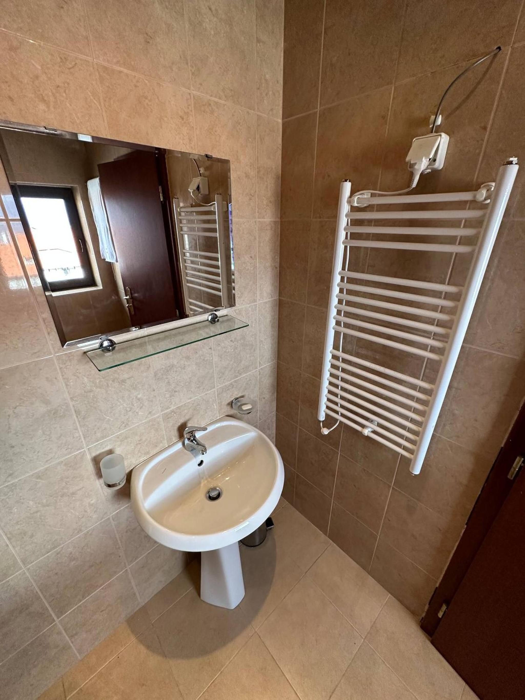 South Facing Bright Mountain View Penthouse - 2 balconies, 300mbps WIFI, washer