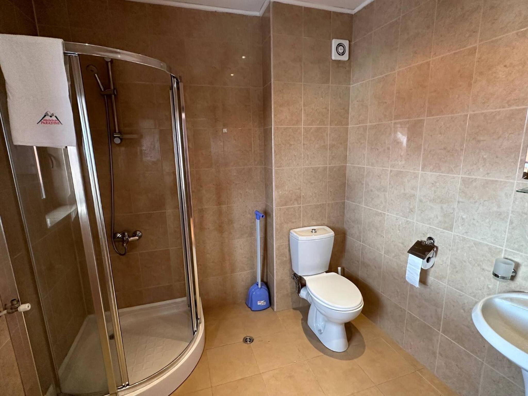 South Facing Bright Mountain View Penthouse - 2 balconies, 300mbps WIFI, washer