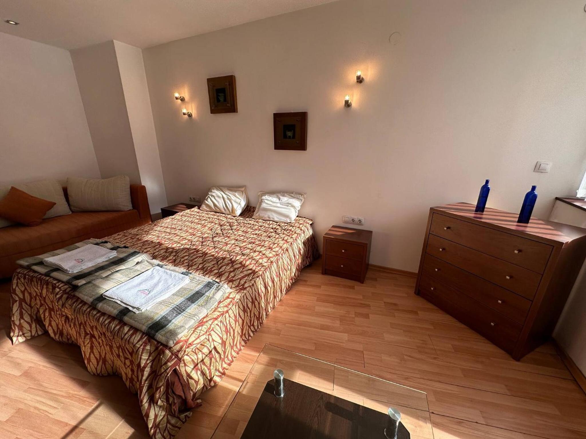 South Facing Bright Mountain View Penthouse - 2 balconies, 300mbps WIFI, washer