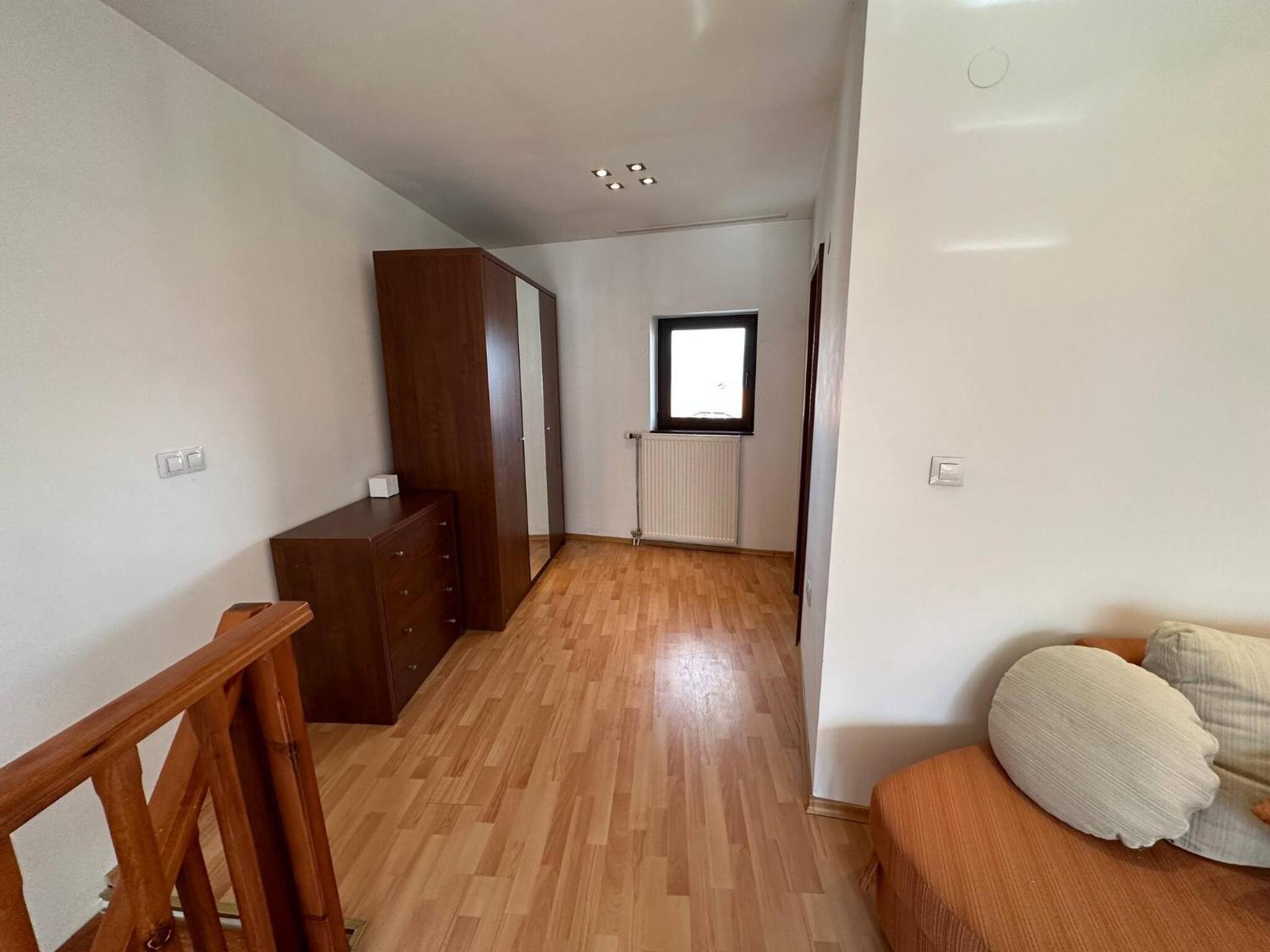 South Facing Bright Mountain View Penthouse - 2 balconies, 300mbps WIFI, washer