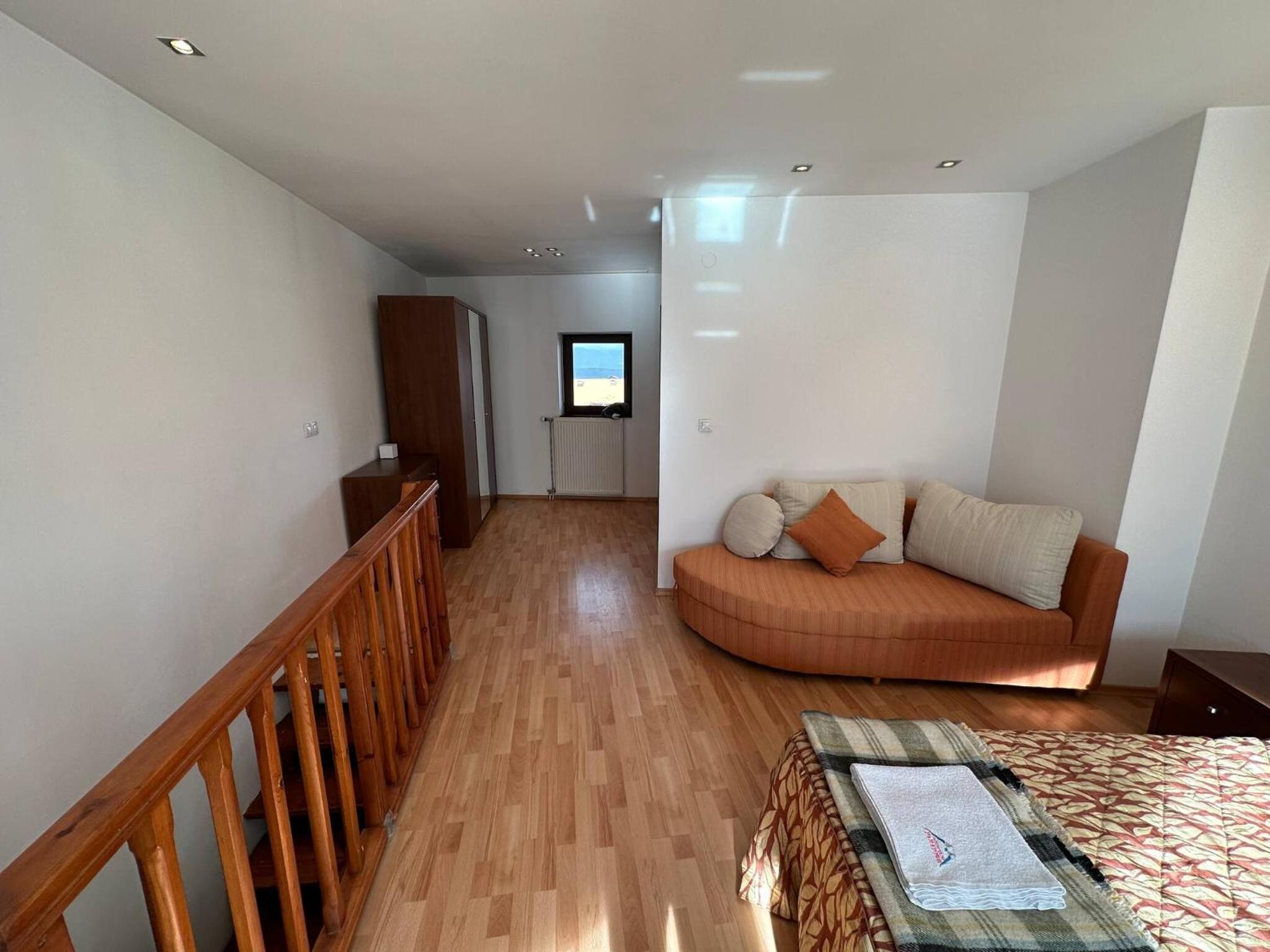 South Facing Bright Mountain View Penthouse - 2 balconies, 300mbps WIFI, washer