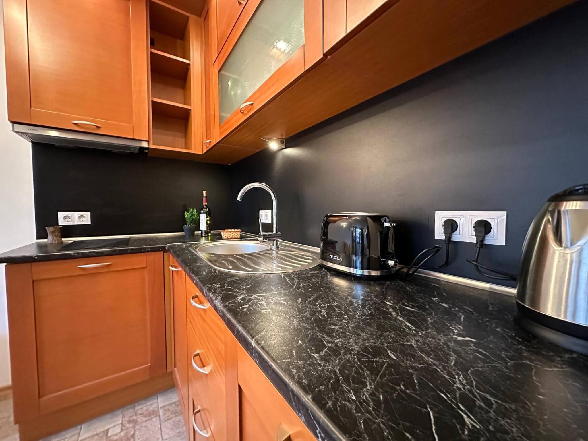South Facing Bright Mountain View Penthouse - 2 balconies, 300mbps WIFI, washer