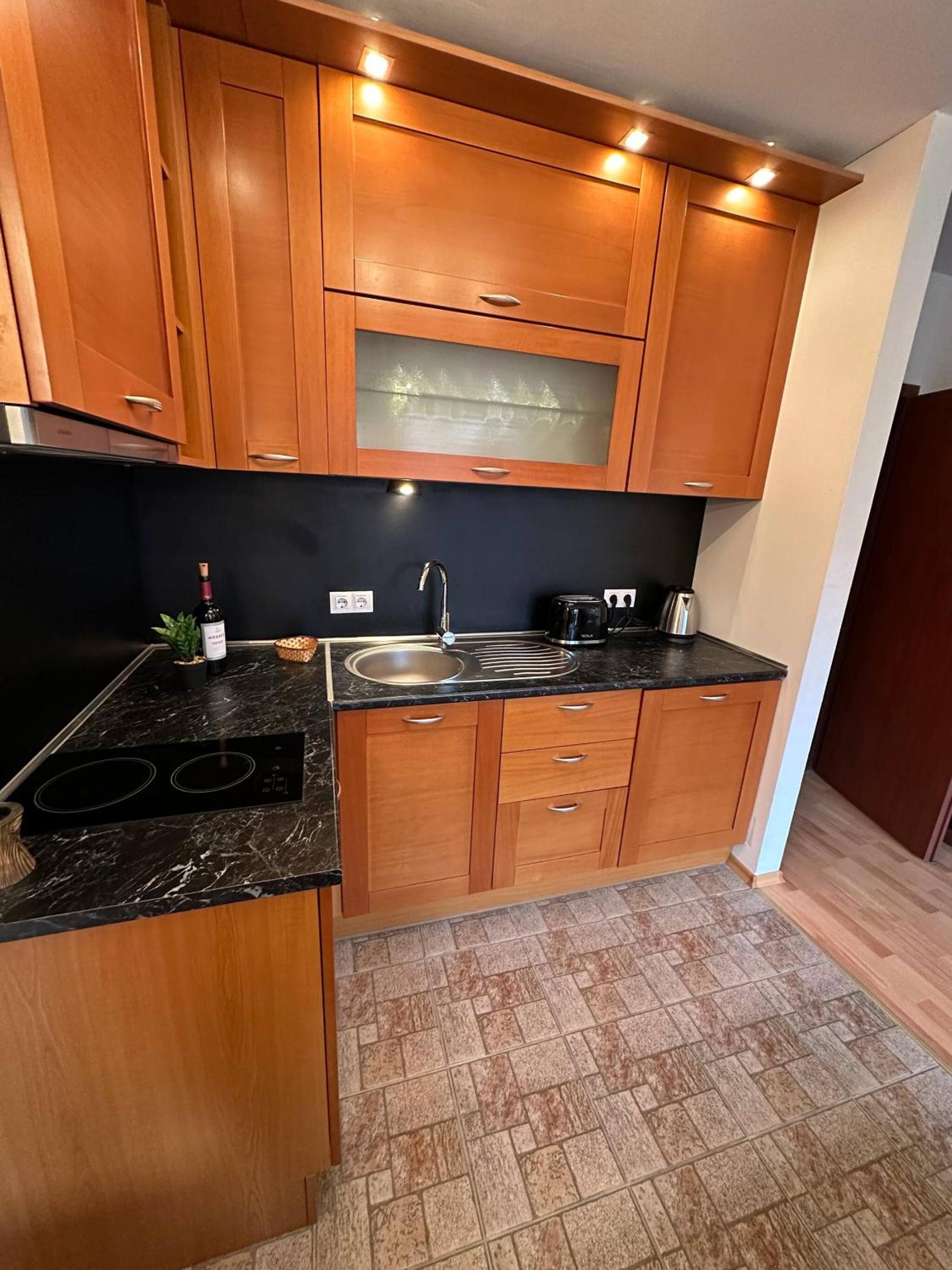 South Facing Bright Mountain View Penthouse - 2 balconies, 300mbps WIFI, washer