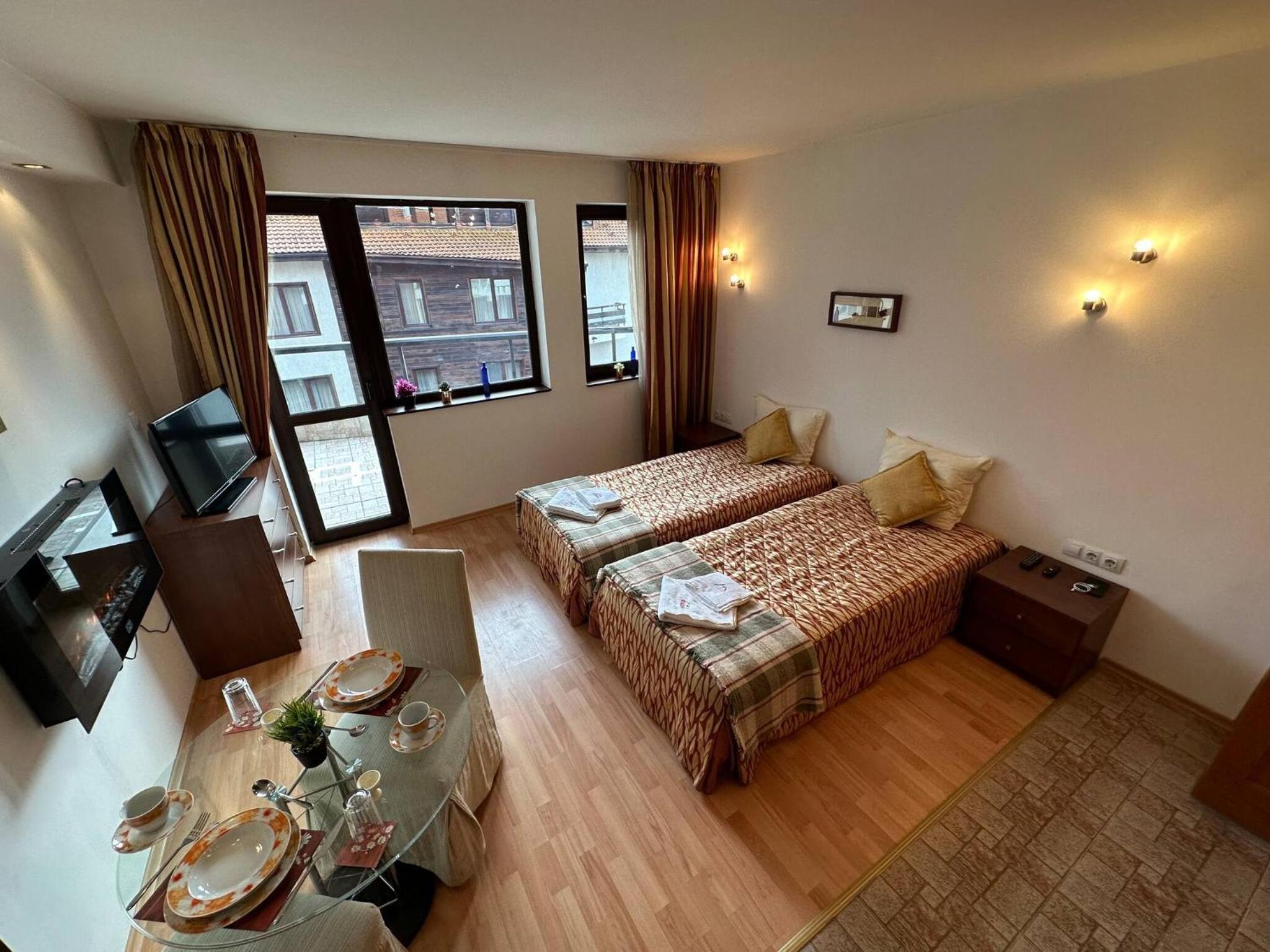 South Facing Bright Mountain View Penthouse - 2 balconies, 300mbps WIFI, washer
