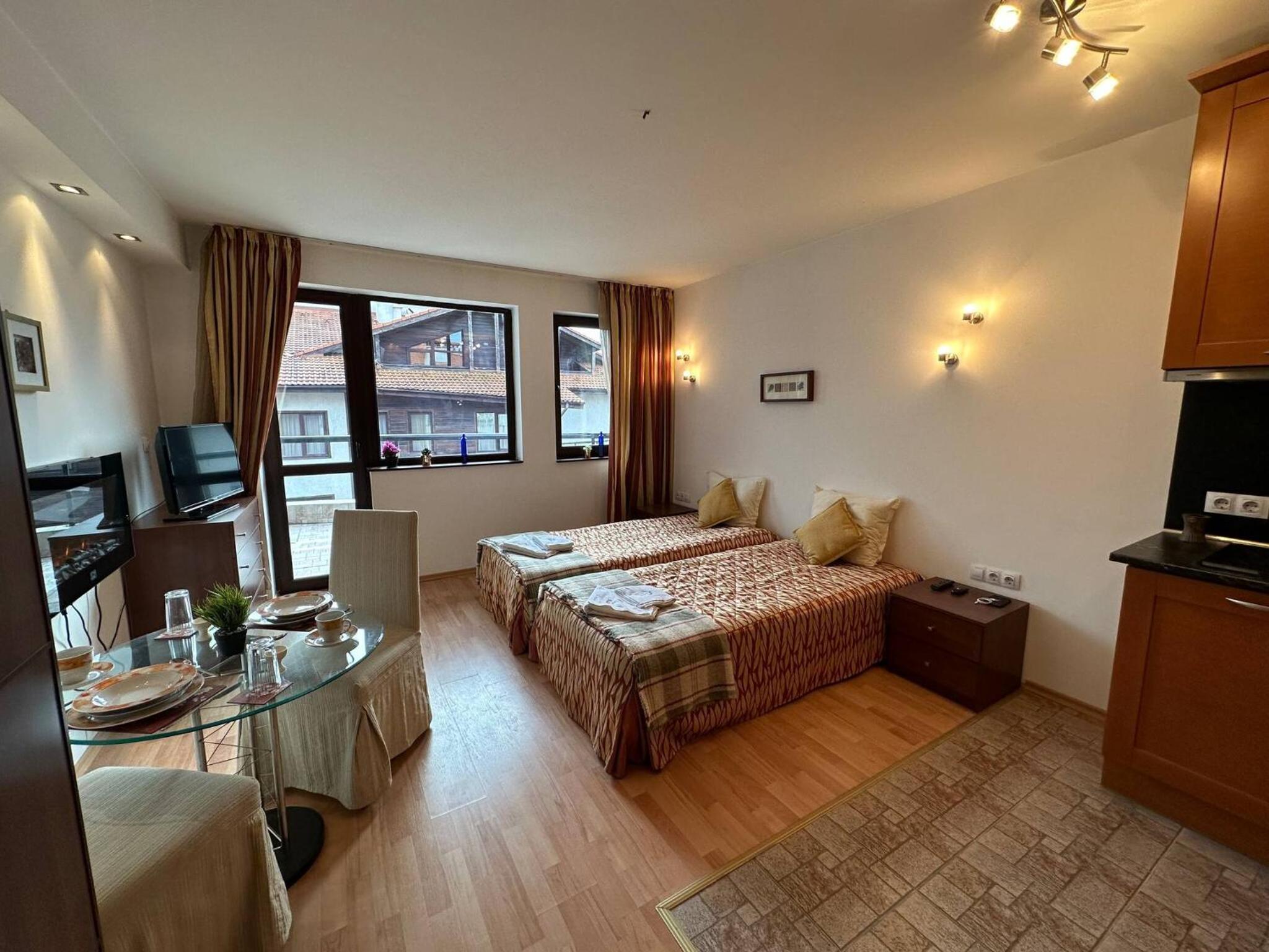 South Facing Bright Mountain View Penthouse - 2 balconies, 300mbps WIFI, washer
