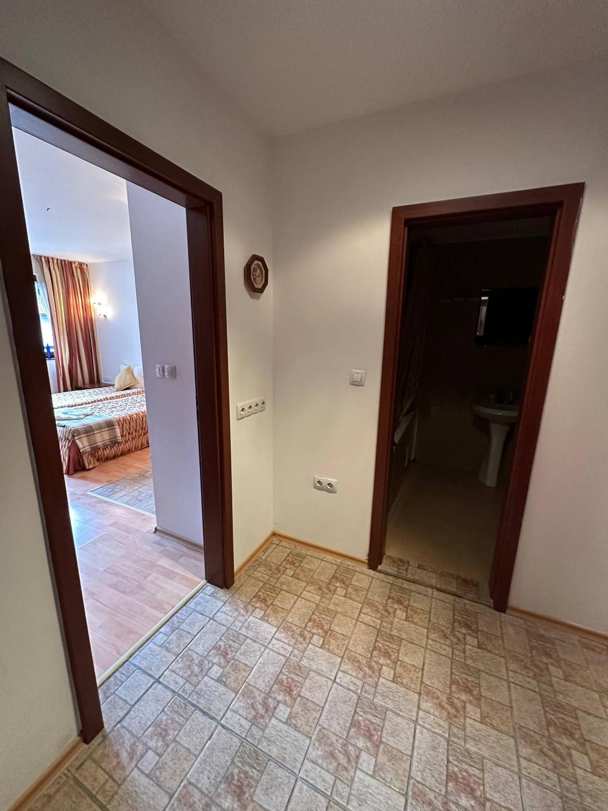 South Facing Bright Mountain View Penthouse - 2 balconies, 300mbps WIFI, washer