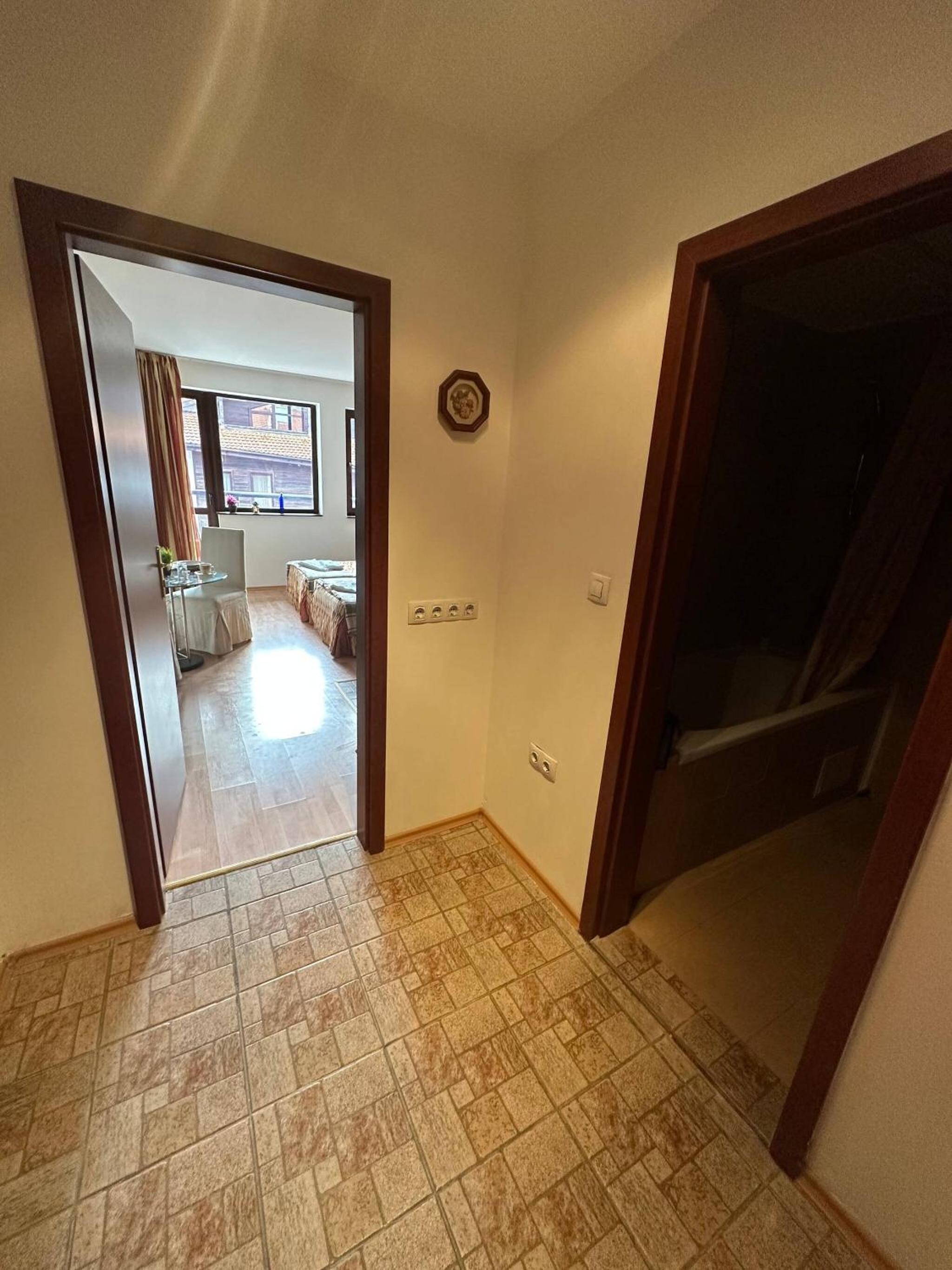 South Facing Bright Mountain View Penthouse - 2 balconies, 300mbps WIFI, washer