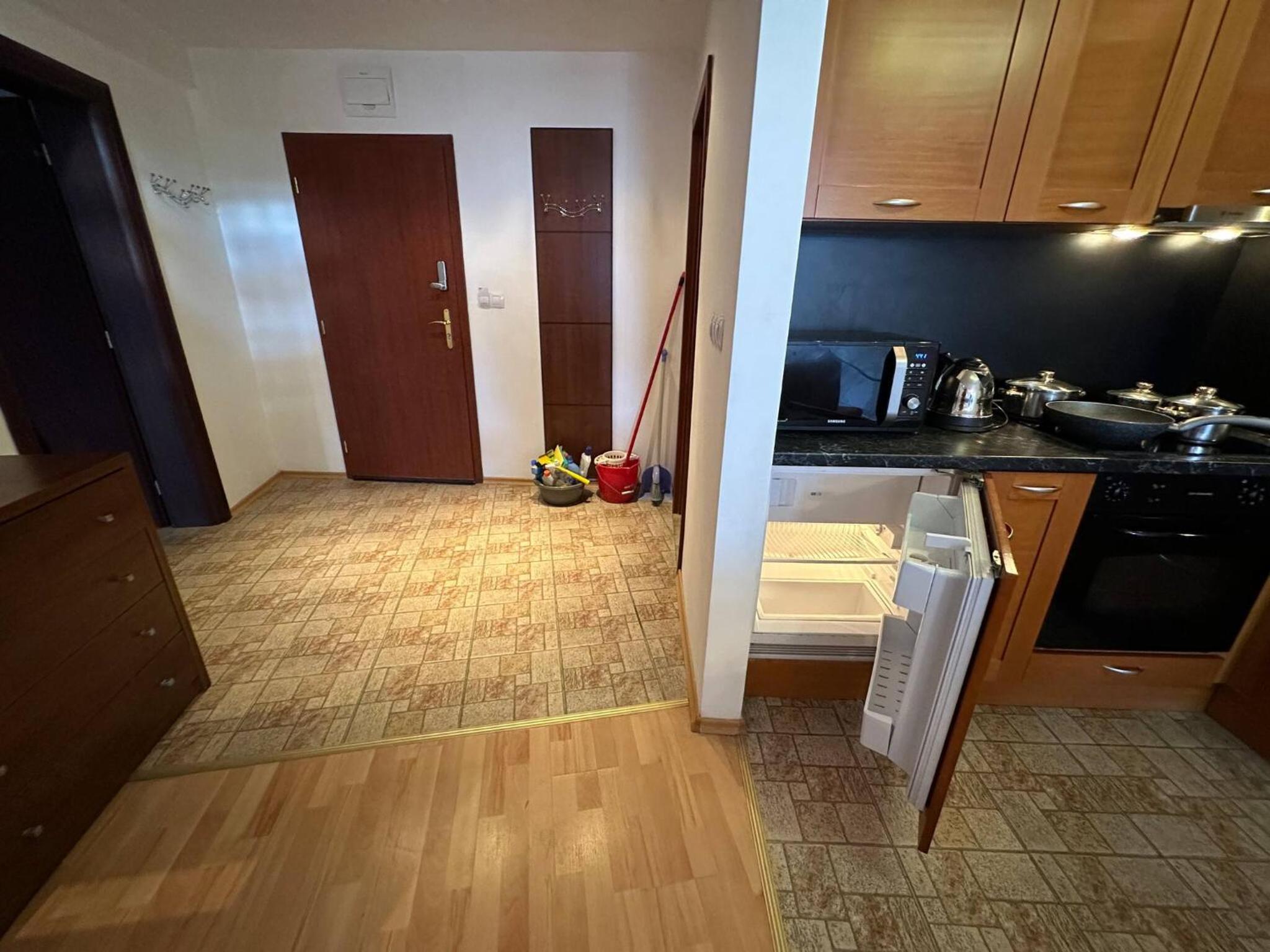 South Facing Bright Mountain View Penthouse - 2 balconies, 300mbps WIFI, washer