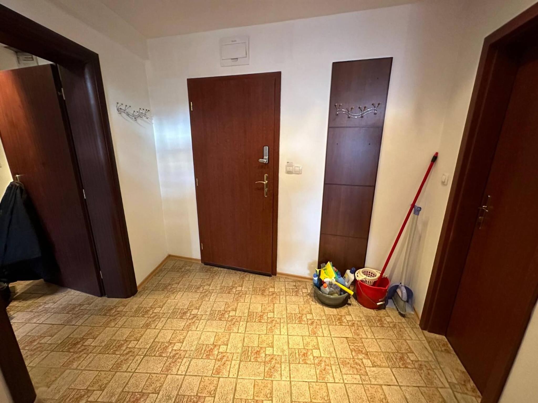 South Facing Bright Mountain View Penthouse - 2 balconies, 300mbps WIFI, washer