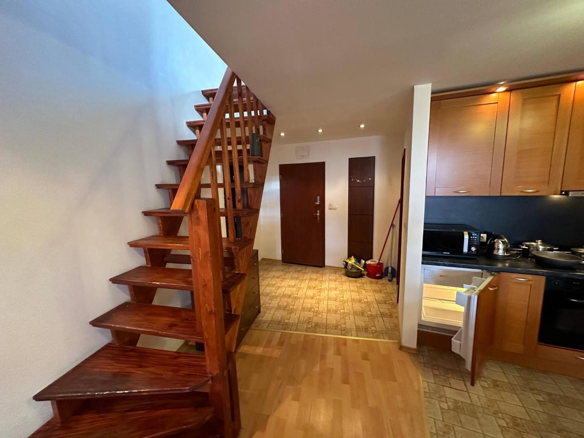 South Facing Bright Mountain View Penthouse - 2 balconies, 300mbps WIFI, washer