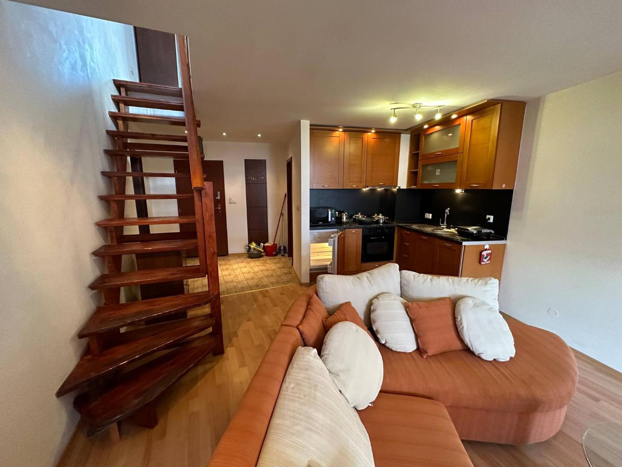 South Facing Bright Mountain View Penthouse - 2 balconies, 300mbps WIFI, washer