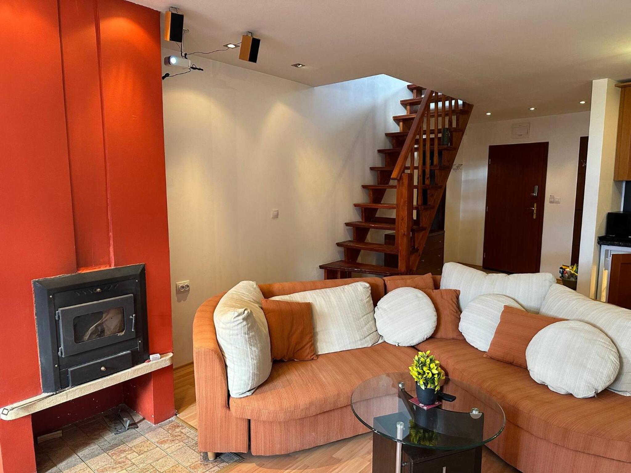 South Facing Bright Mountain View Penthouse - 2 balconies, 300mbps WIFI, washer