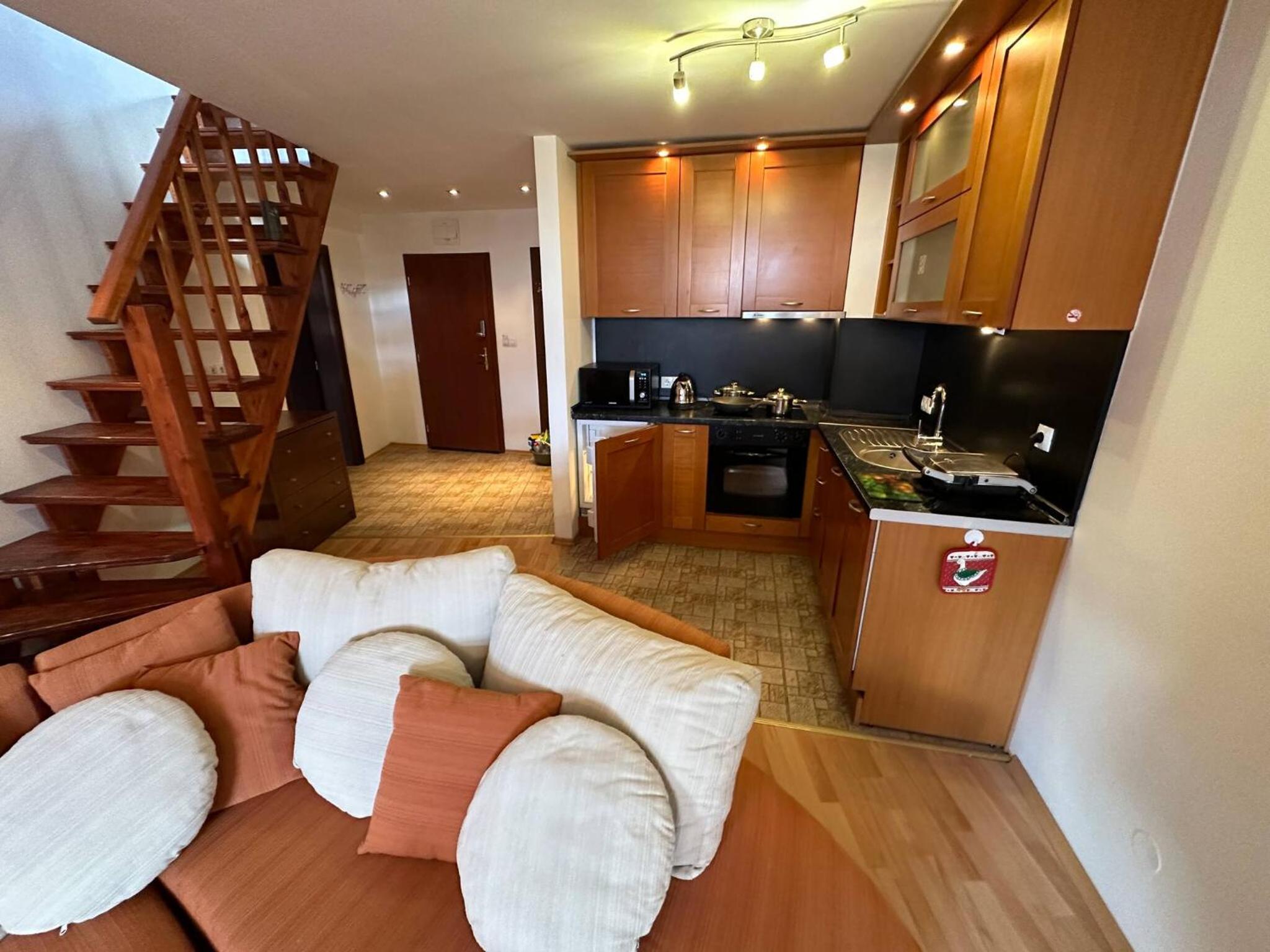 South Facing Bright Mountain View Penthouse - 2 balconies, 300mbps WIFI, washer