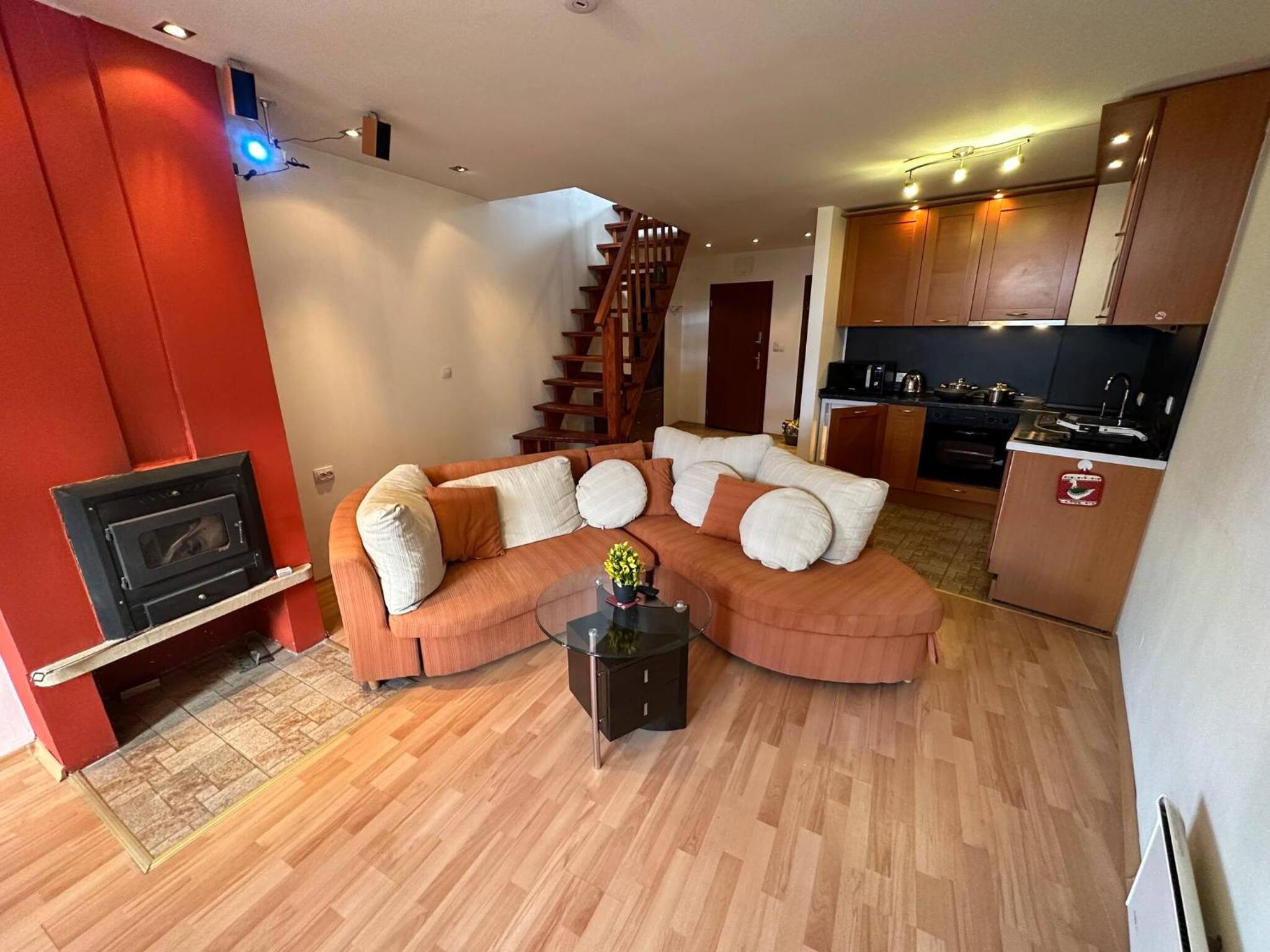 South Facing Bright Mountain View Penthouse - 2 balconies, 300mbps WIFI, washer