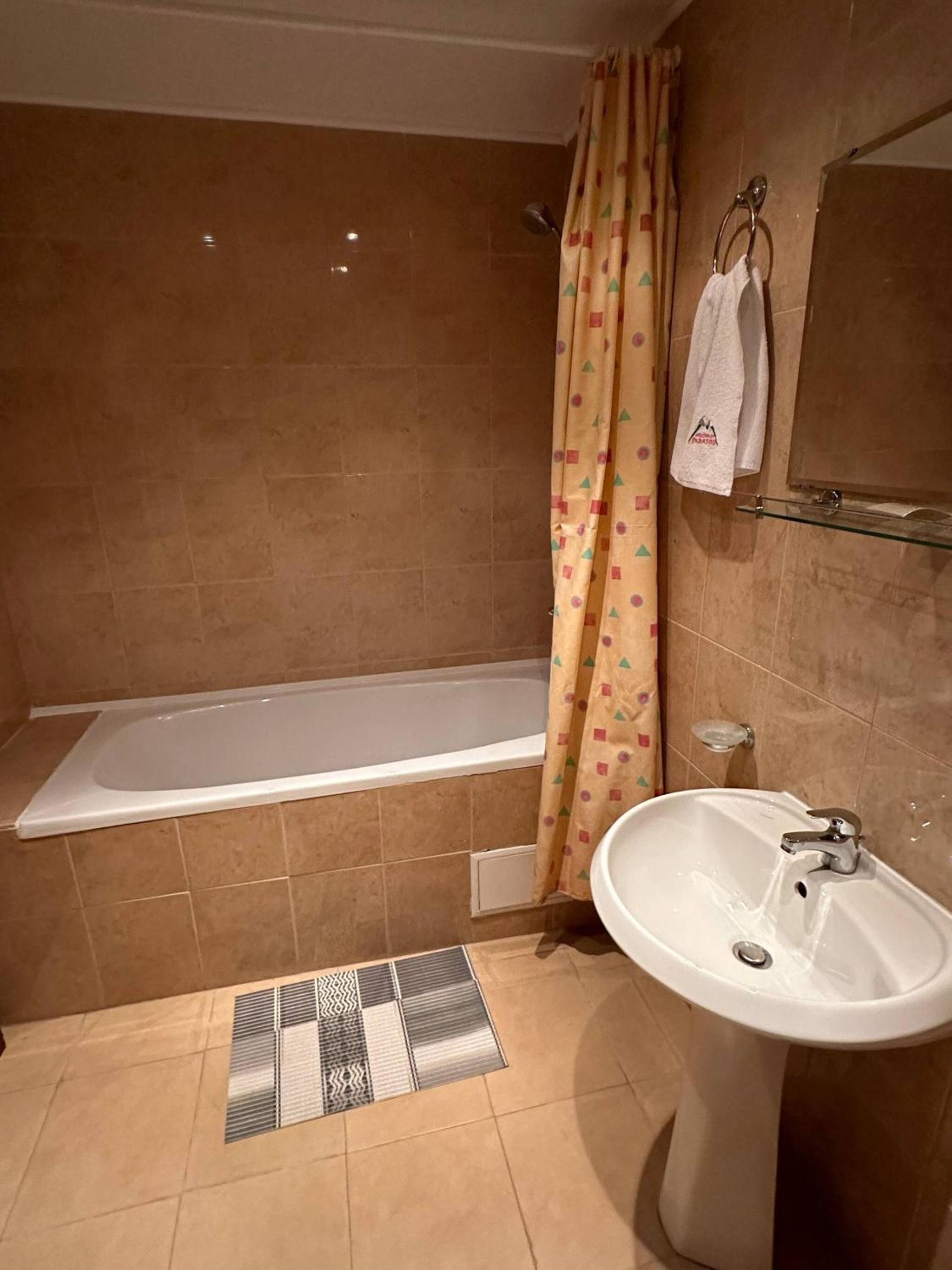 South Facing Bright Mountain View Penthouse - 2 balconies, 300mbps WIFI, washer