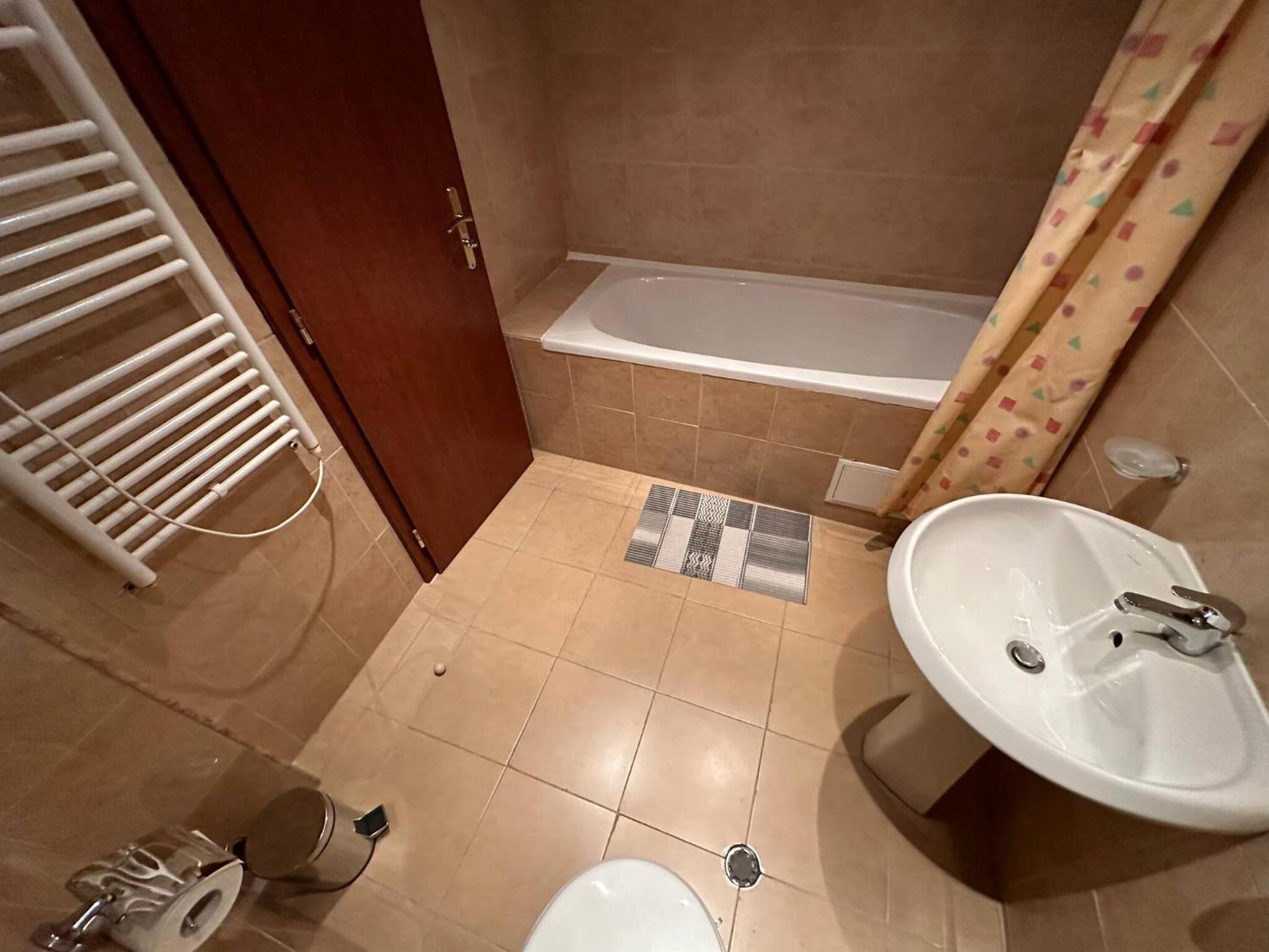 South Facing Bright Mountain View Penthouse - 2 balconies, 300mbps WIFI, washer