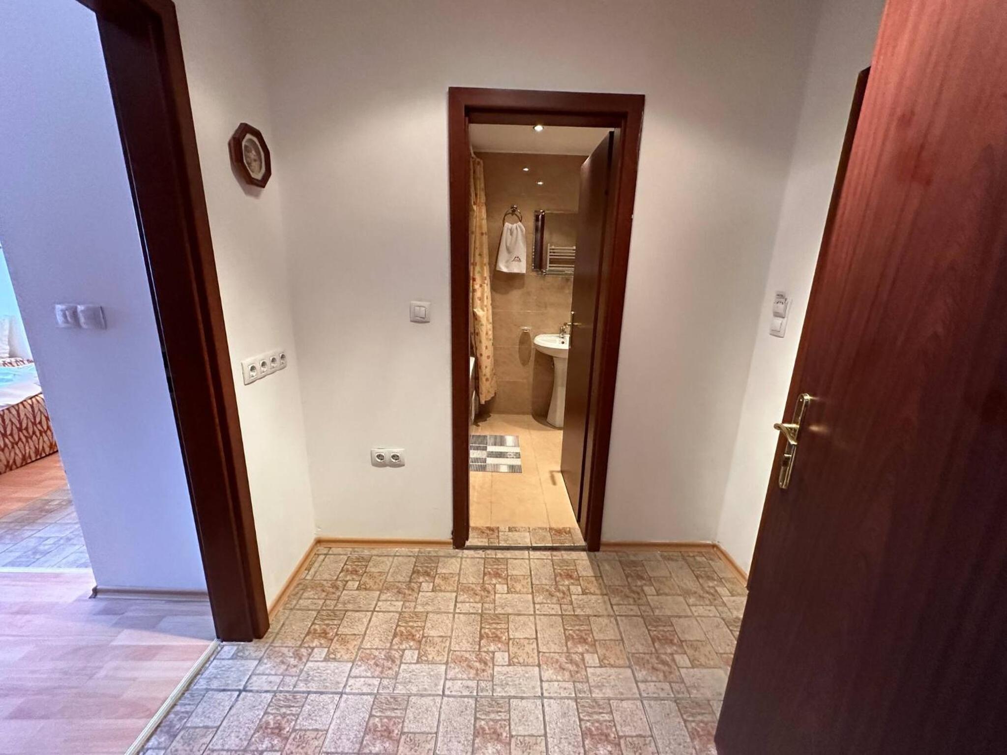 South Facing Bright Mountain View Penthouse - 2 balconies, 300mbps WIFI, washer