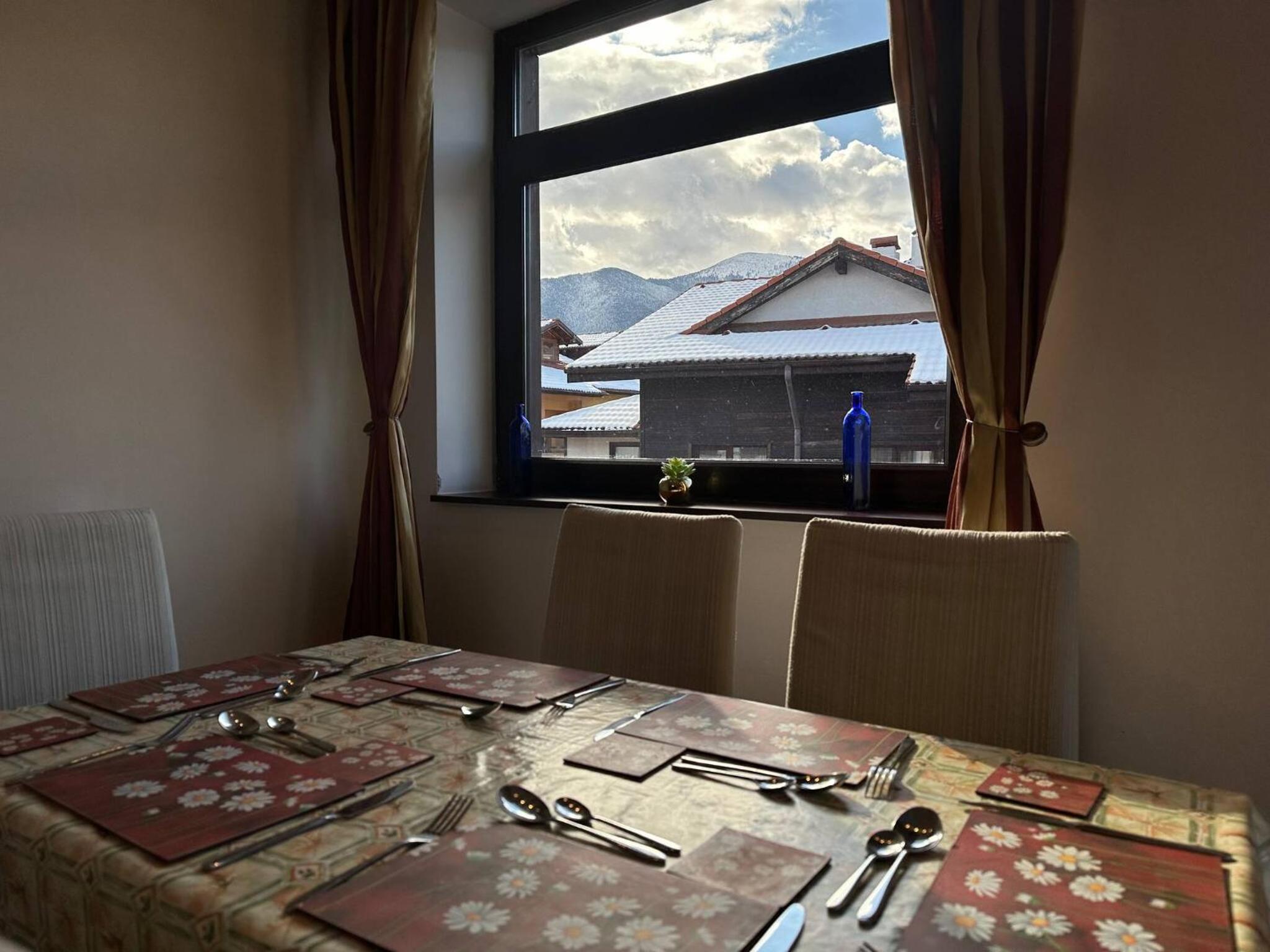 South Facing Bright Mountain View Penthouse - 2 balconies, 300mbps WIFI, washer