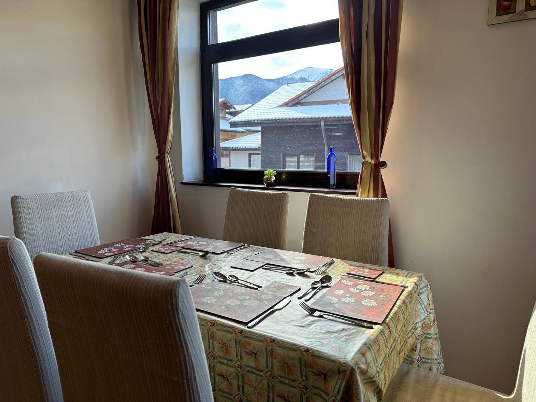 South Facing Bright Mountain View Penthouse - 2 balconies, 300mbps WIFI, washer
