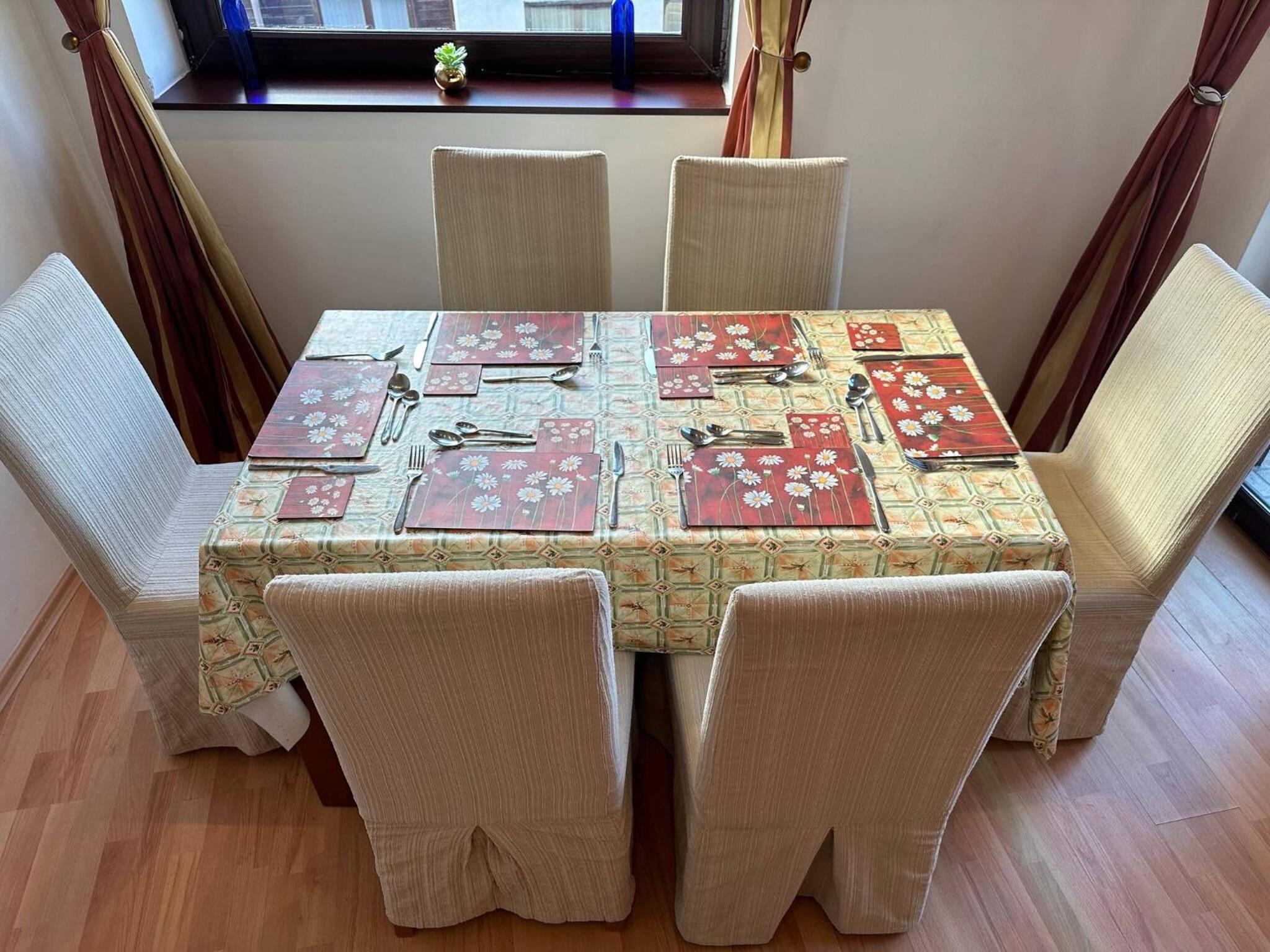 South Facing Bright Mountain View Penthouse - 2 balconies, 300mbps WIFI, washer