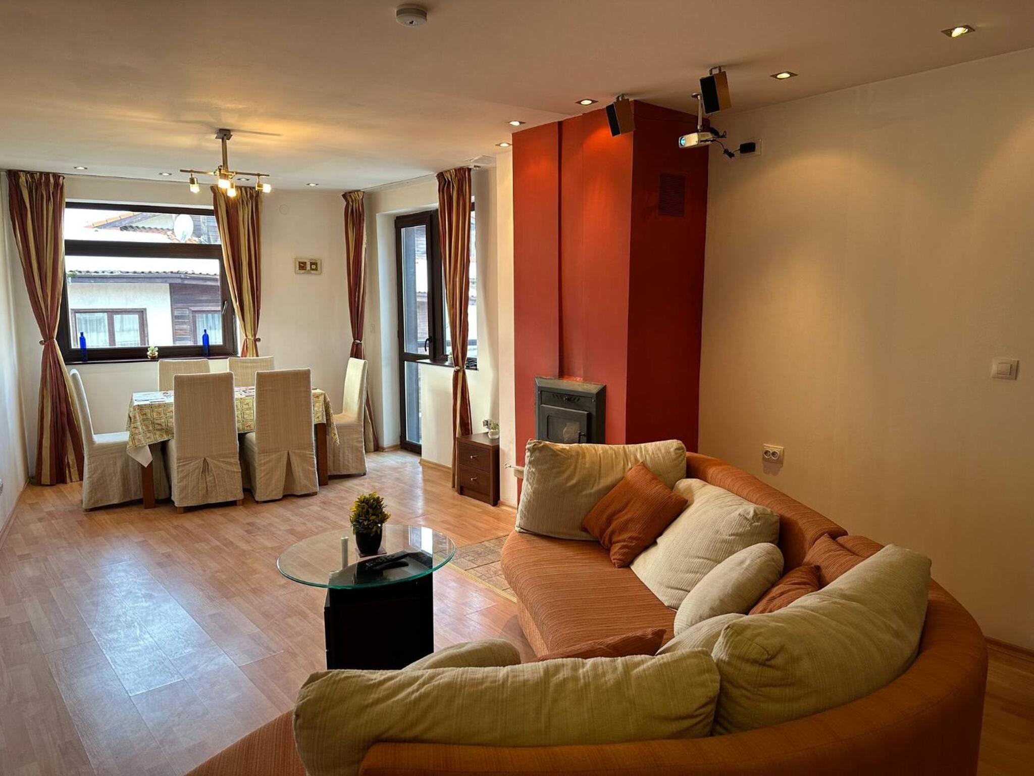 South Facing Bright Mountain View Penthouse - 2 balconies, 300mbps WIFI, washer