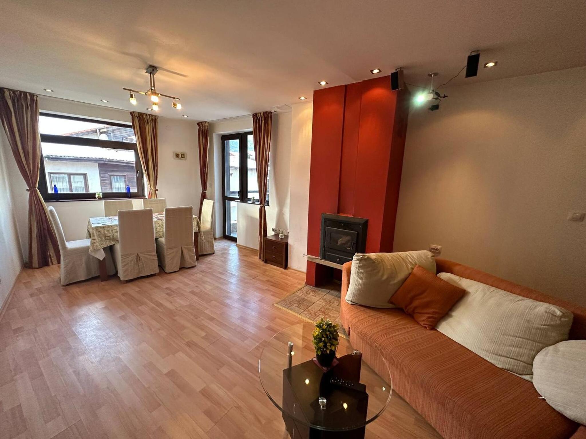 South Facing Bright Mountain View Penthouse - 2 balconies, 300mbps WIFI, washer