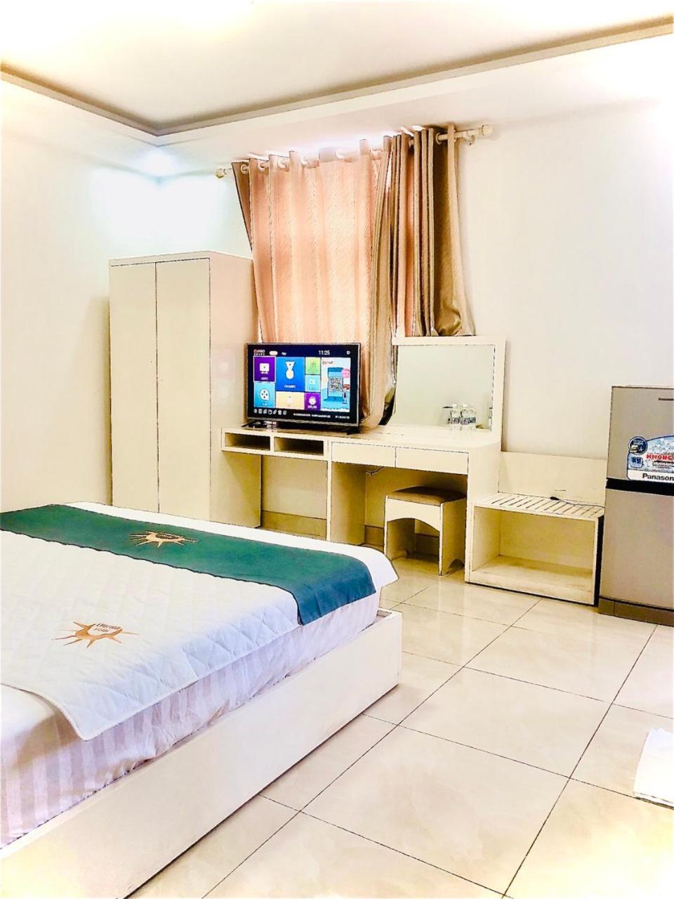 Holiday Hotel 2