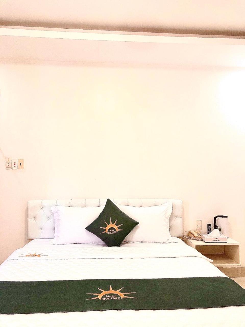 Holiday Hotel 2