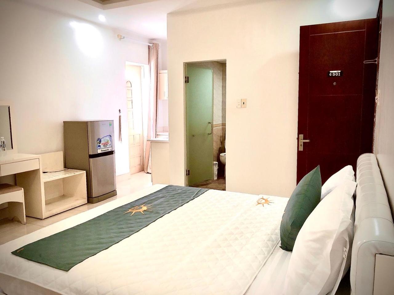 Holiday Hotel 2
